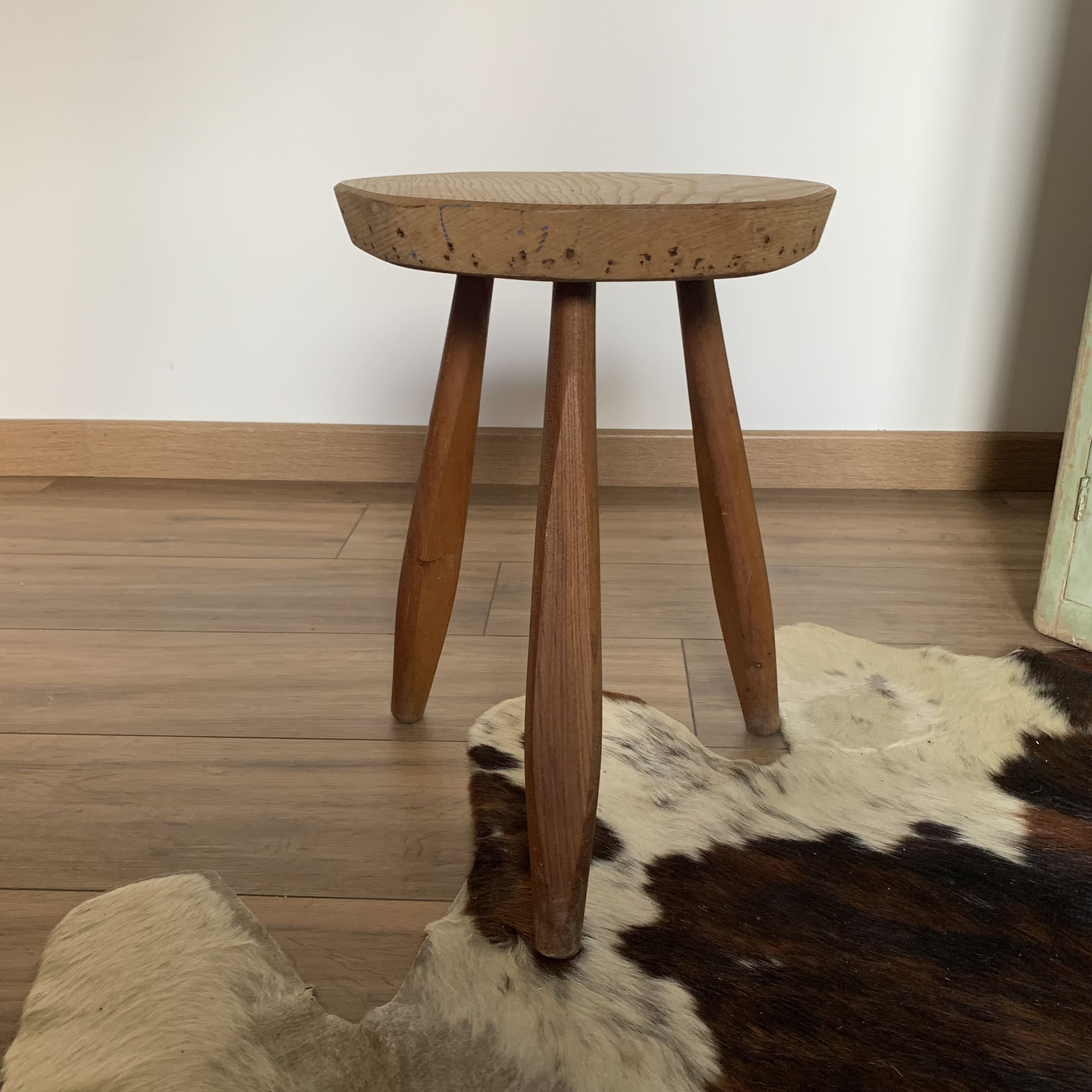 Tabouret tripode