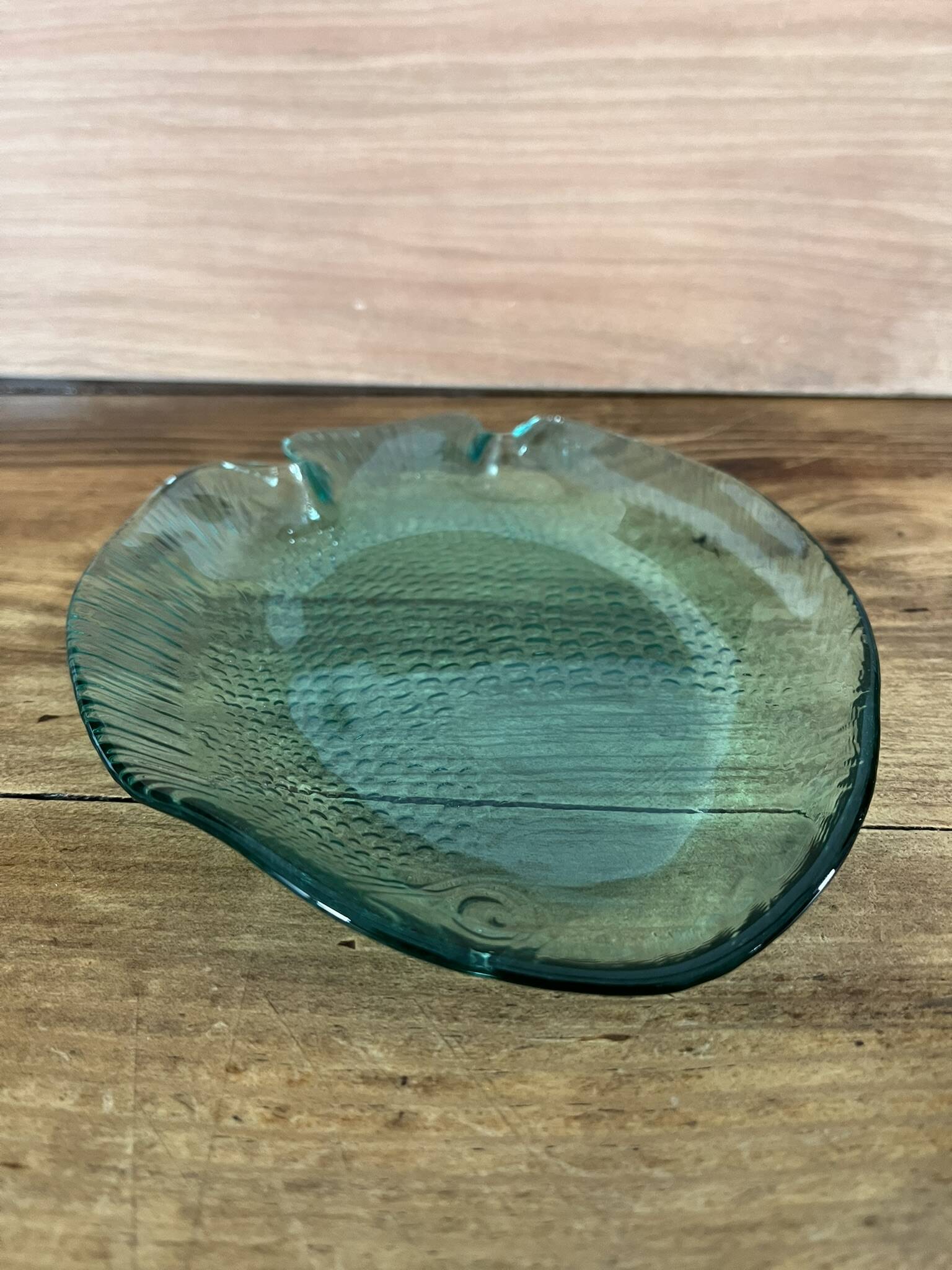 Duo de coupelles en verre moulé – motif poisson vert d’eau