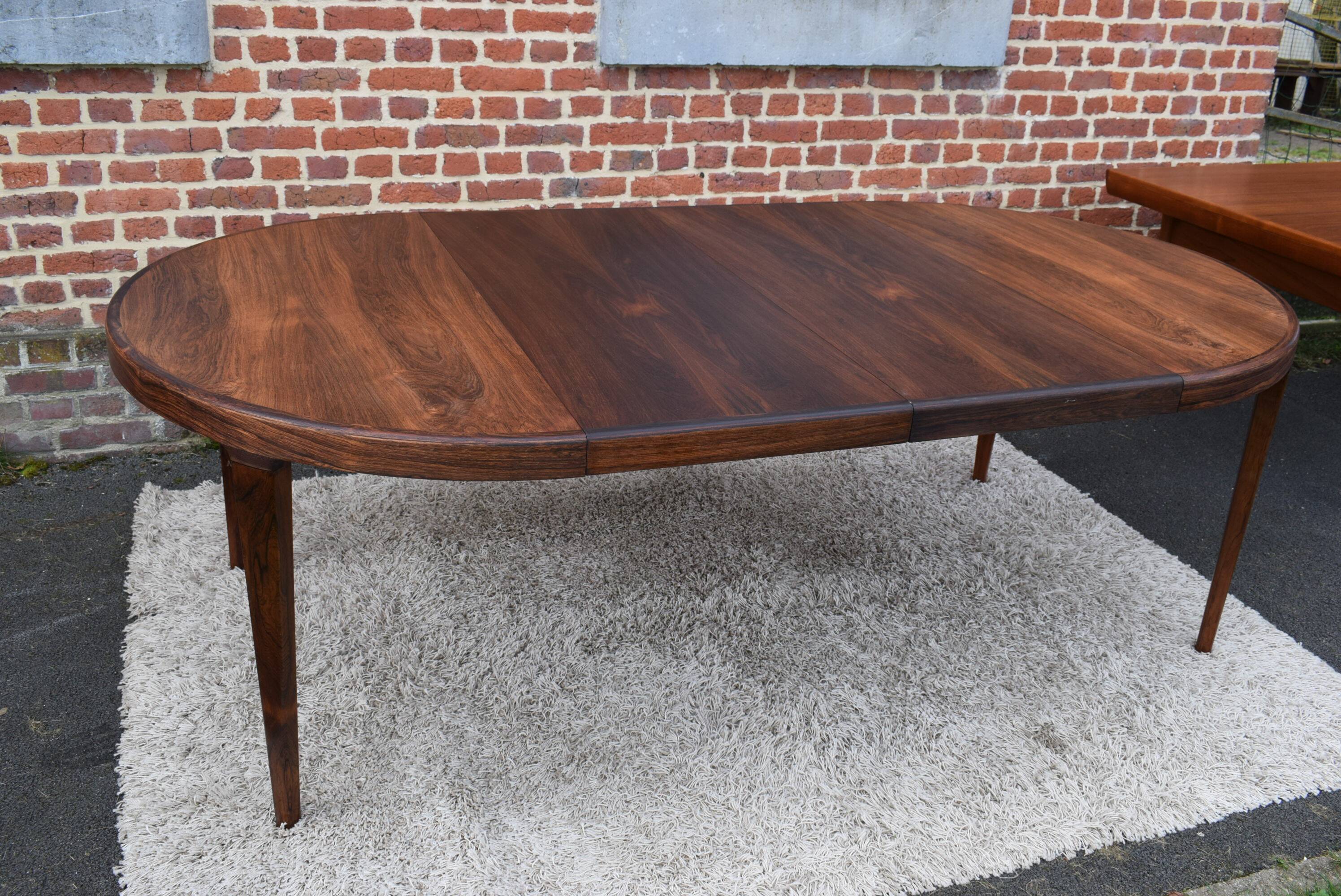 Rio rosewood table