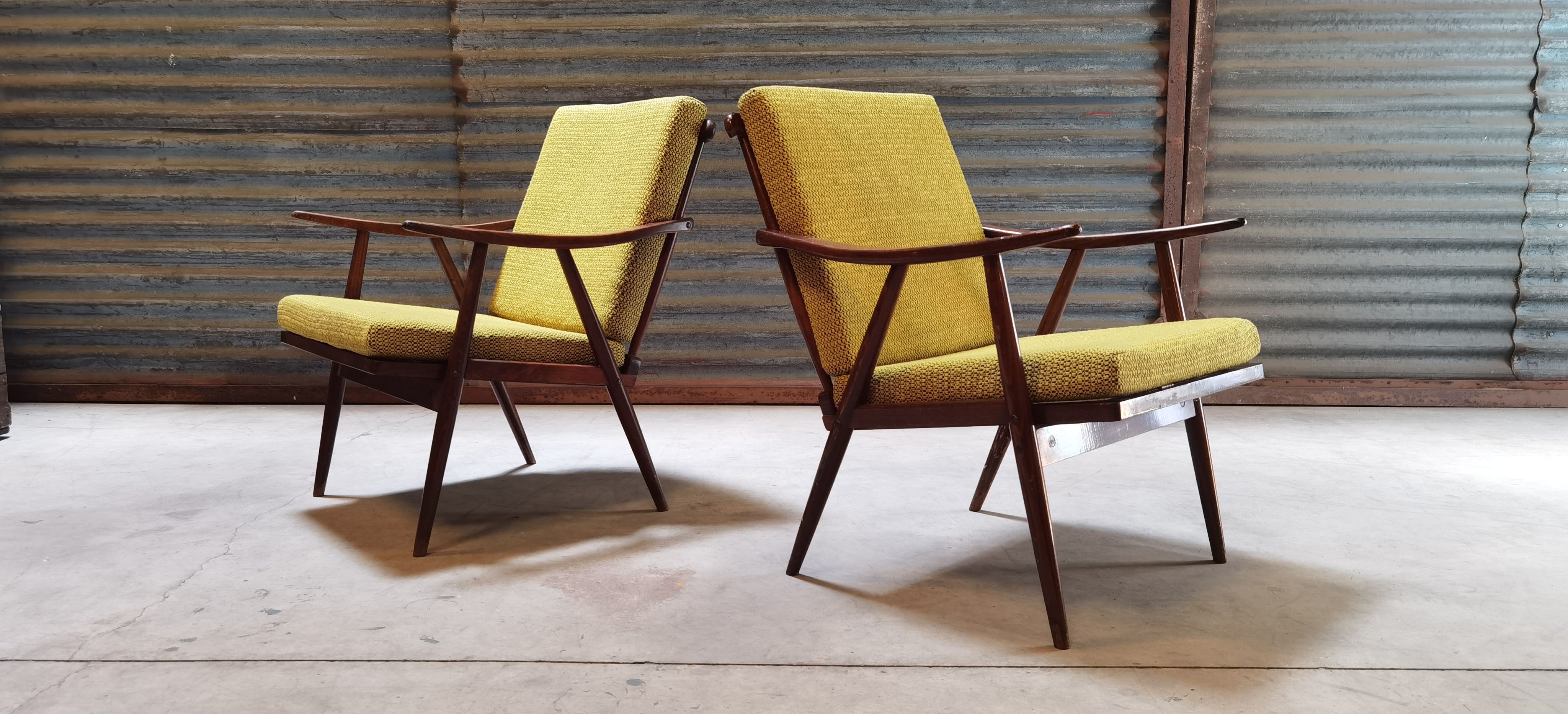 Pair of boomerang armchairs TON Bystřice (Thonet) by Antonin Suman 1960