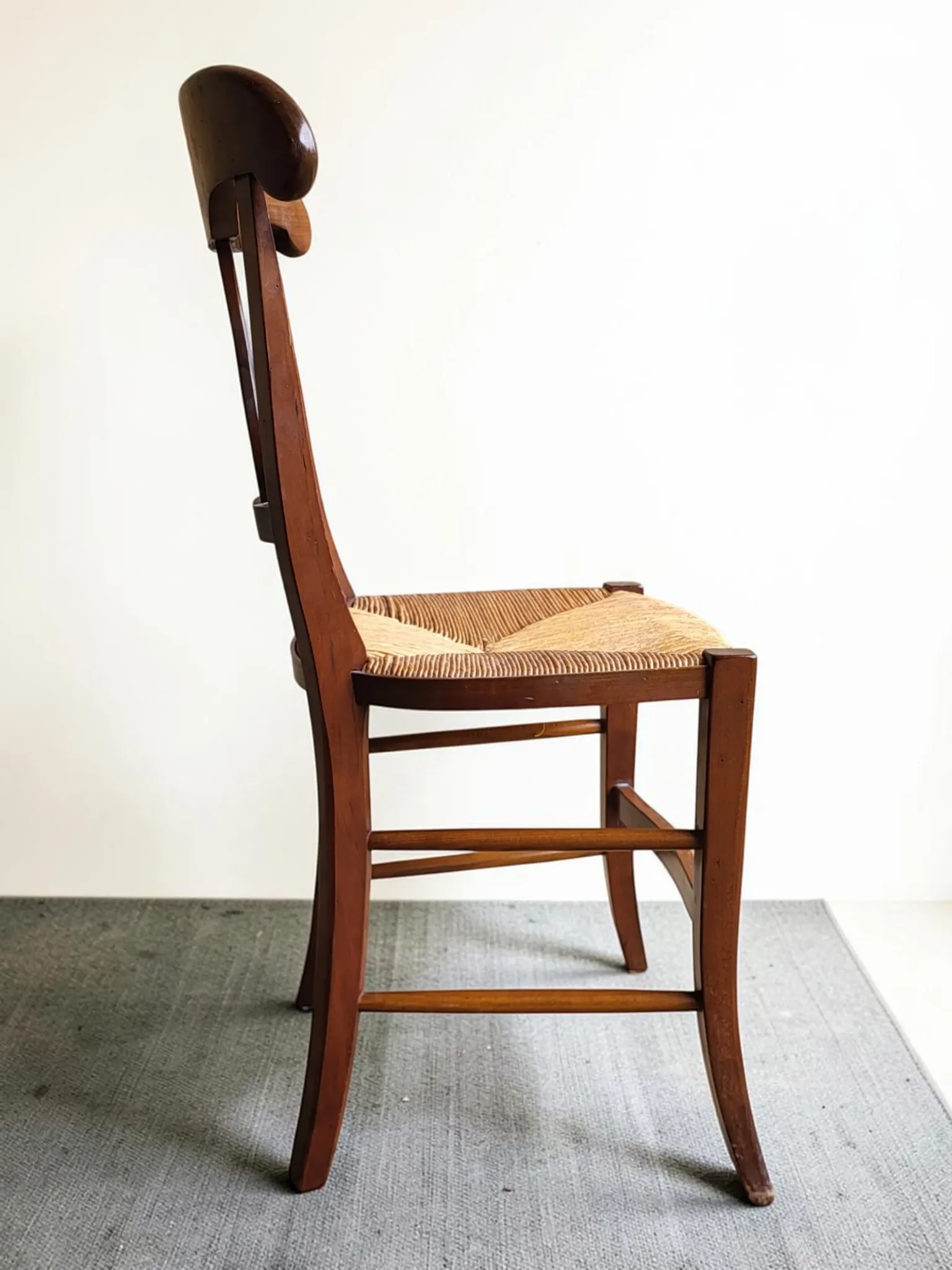 Chaise en merisier de style Directoire