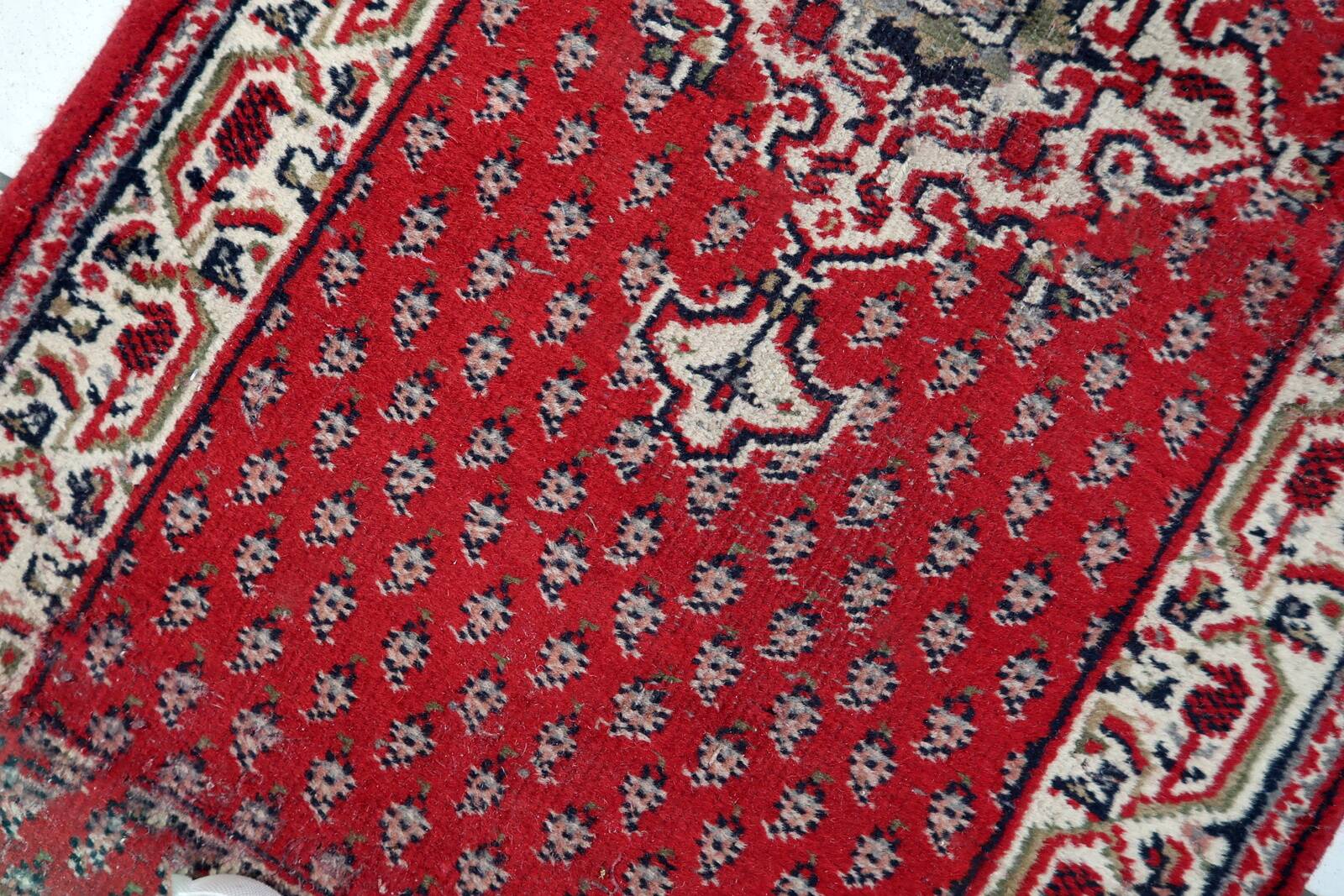 Tapis Seraband indien vintage en laine fait main – 74 x 143 cm - 1C1036