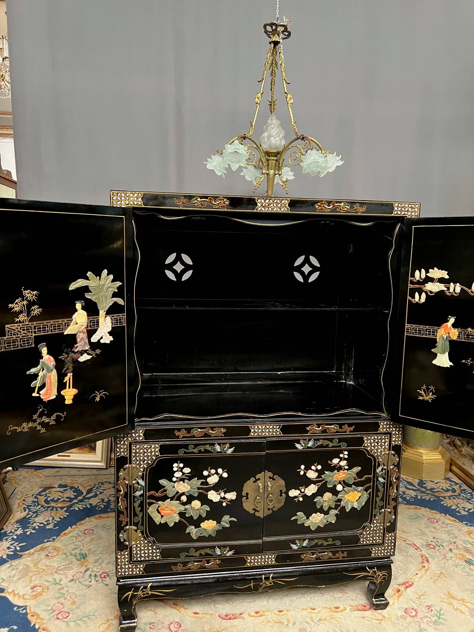 Chinoiserie style furniture. Mother-of-pearl, steatite, jade marquetry.