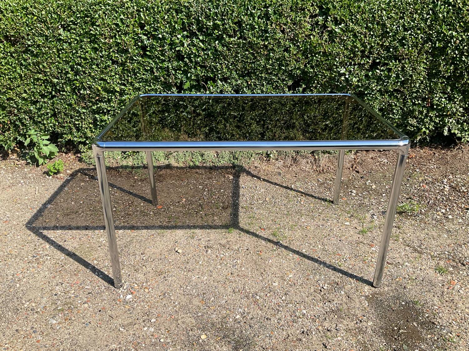 70s dining table in tubular chrome metal and smoked glass