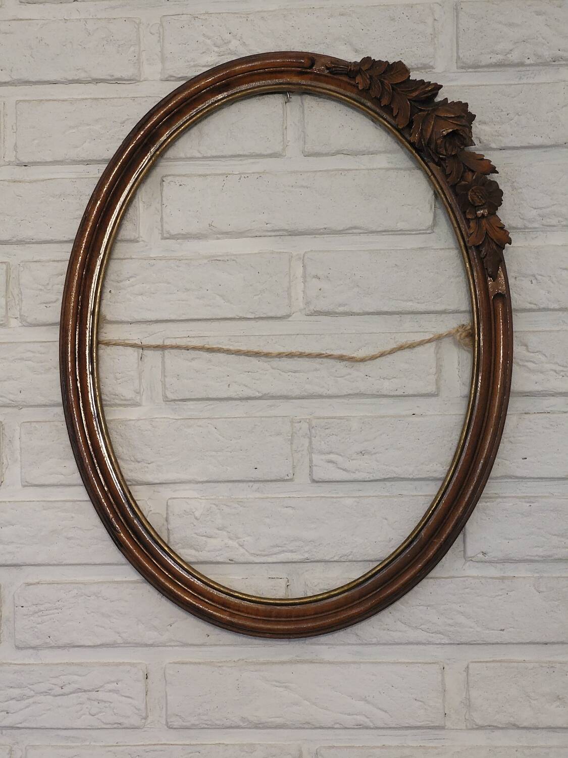 Oval frame