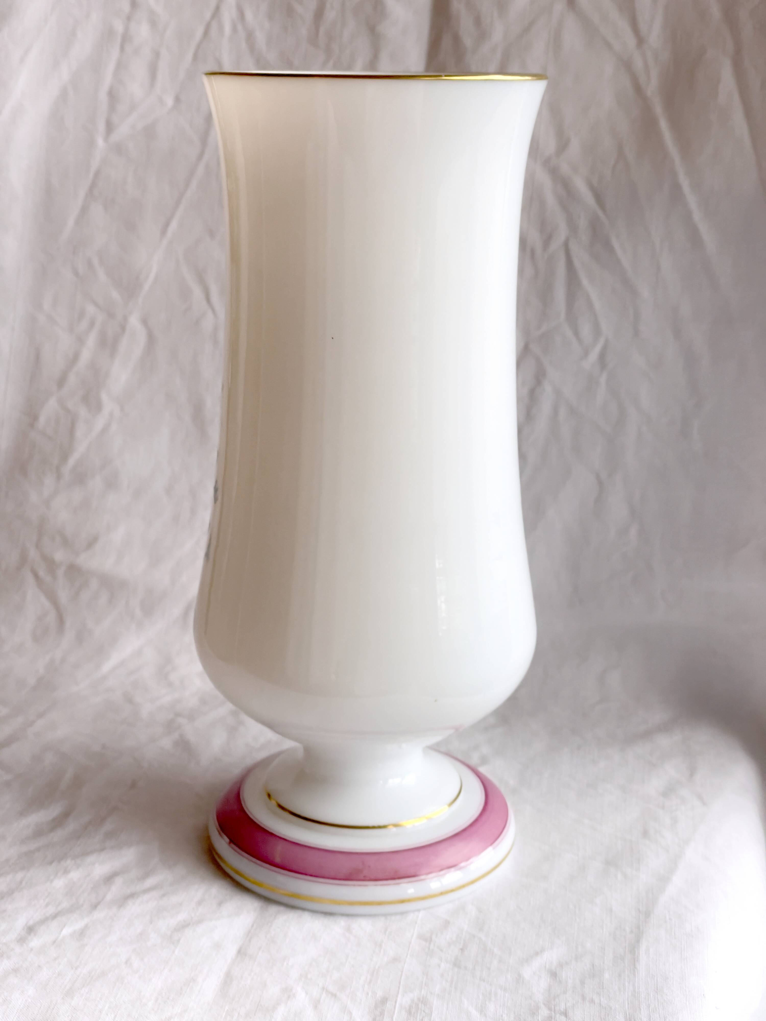 Grand Vase Opaline 19ème Siècle décor à l'antique