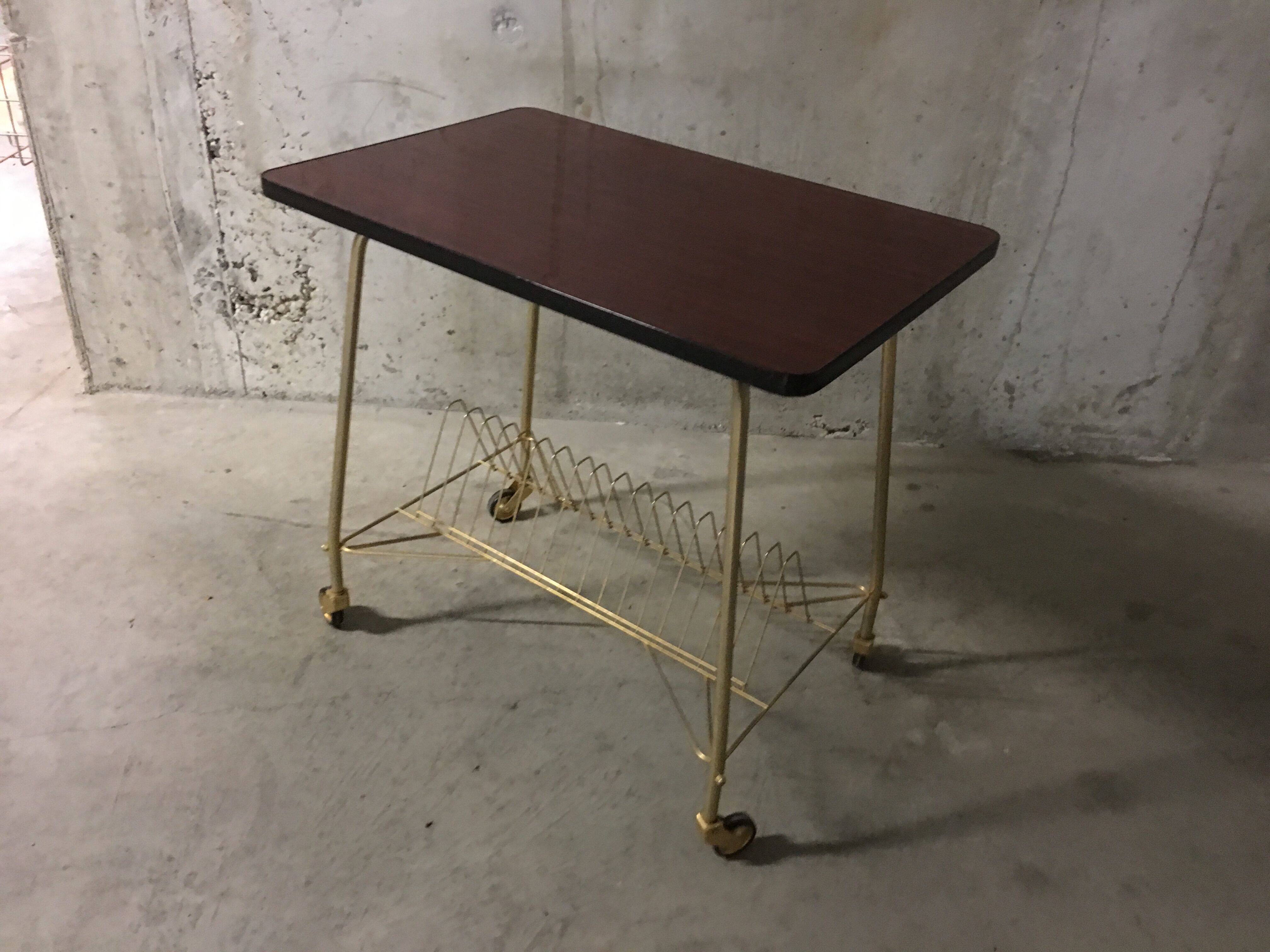 Serving table 1960
