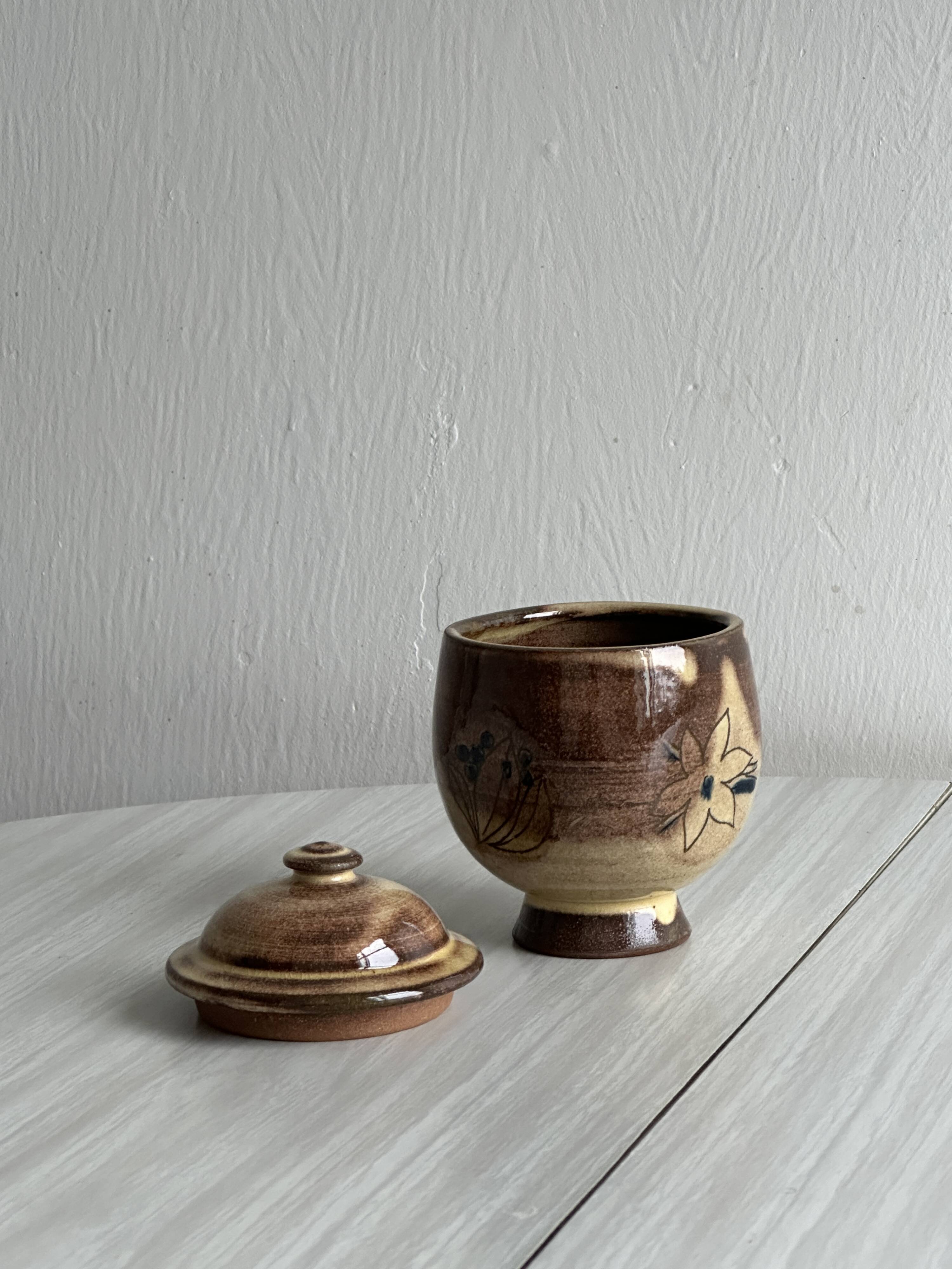Sugar bowl, ceramic condiment pot