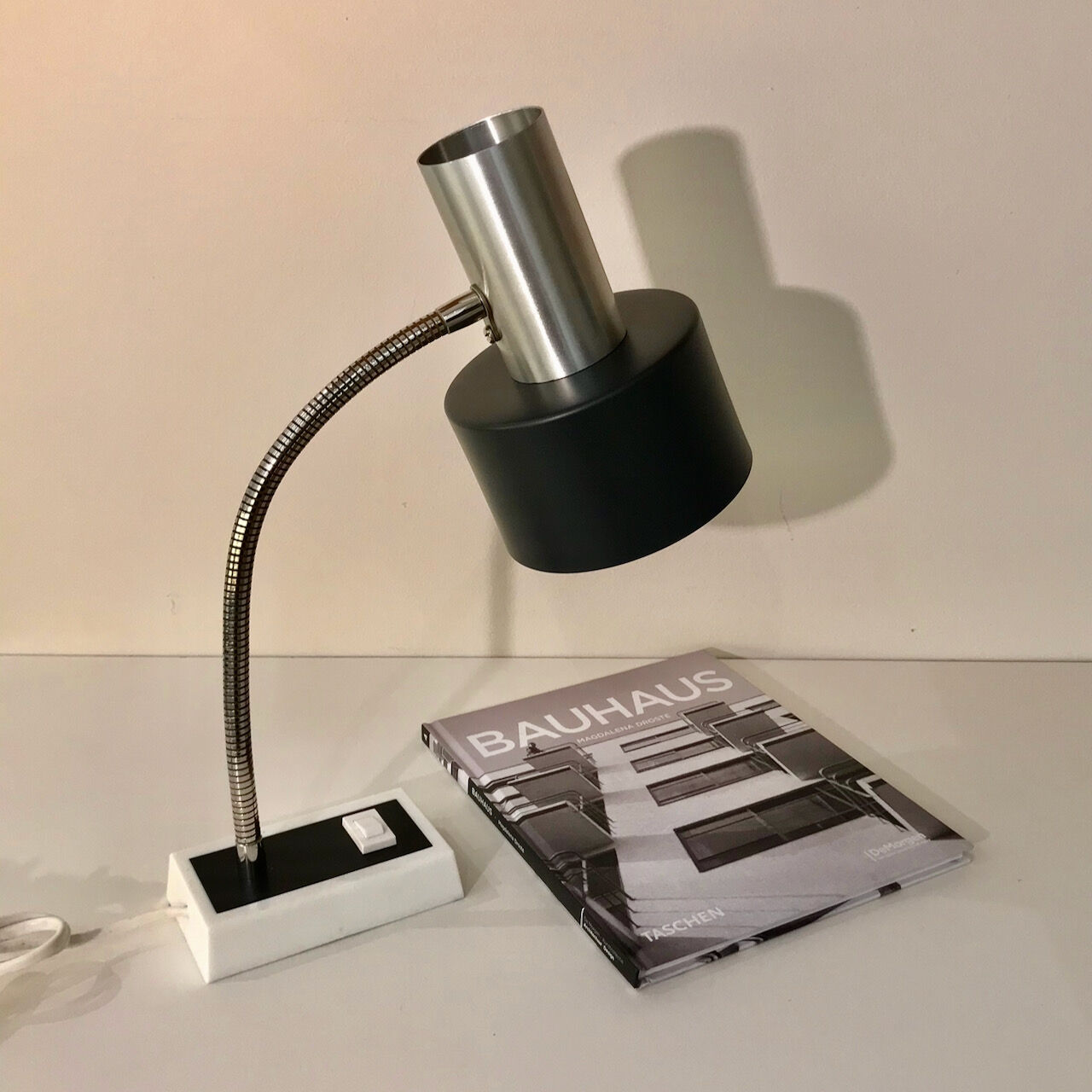 Lampe de table noire vintage sis, Modèle 861