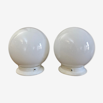 Paire de lampes boule en opaline vintage