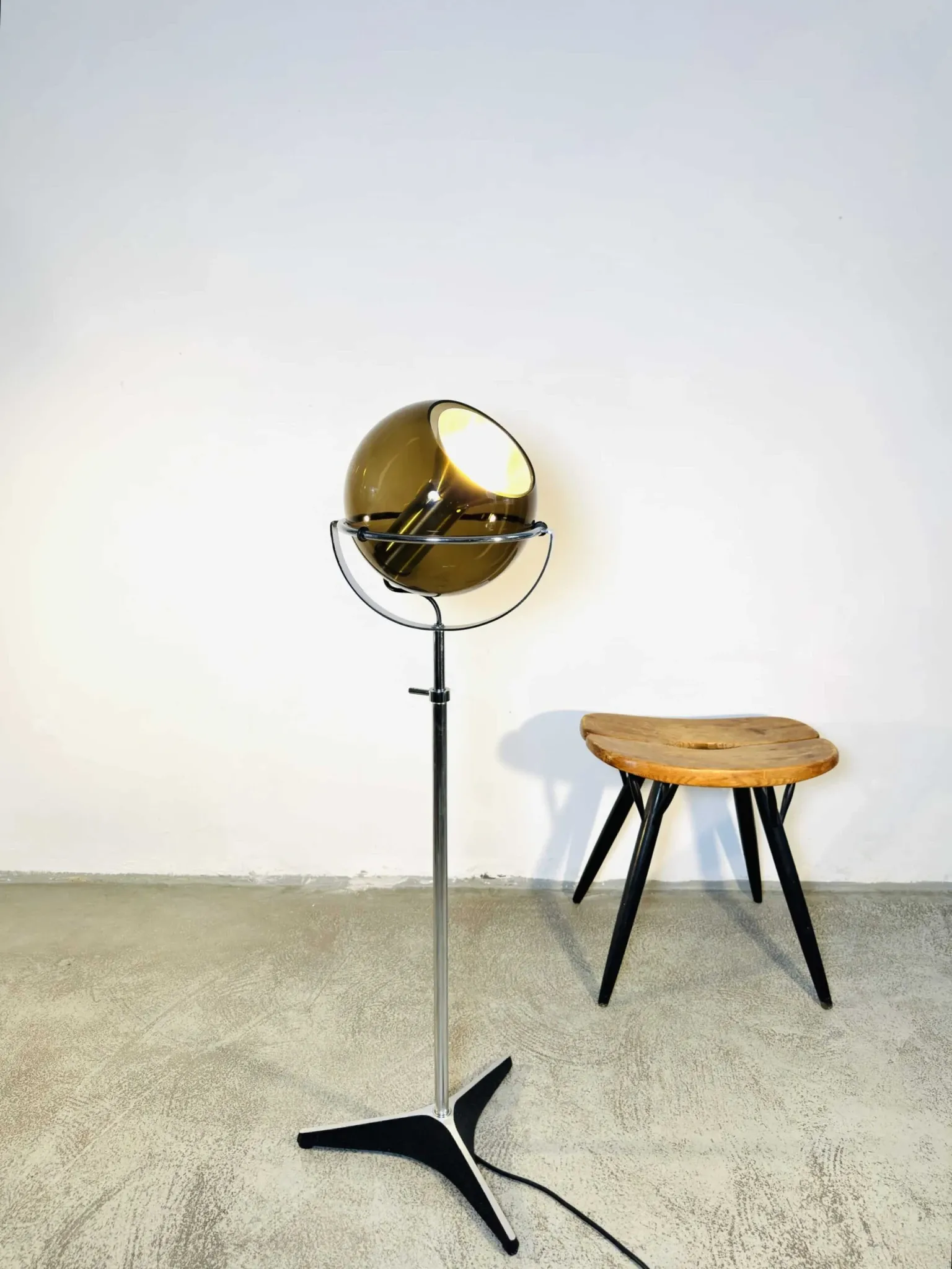 Globe 2000 Floor Lamp By Frank Ligtelijn For Raak Amsterdam, The Netherlands, 1960S