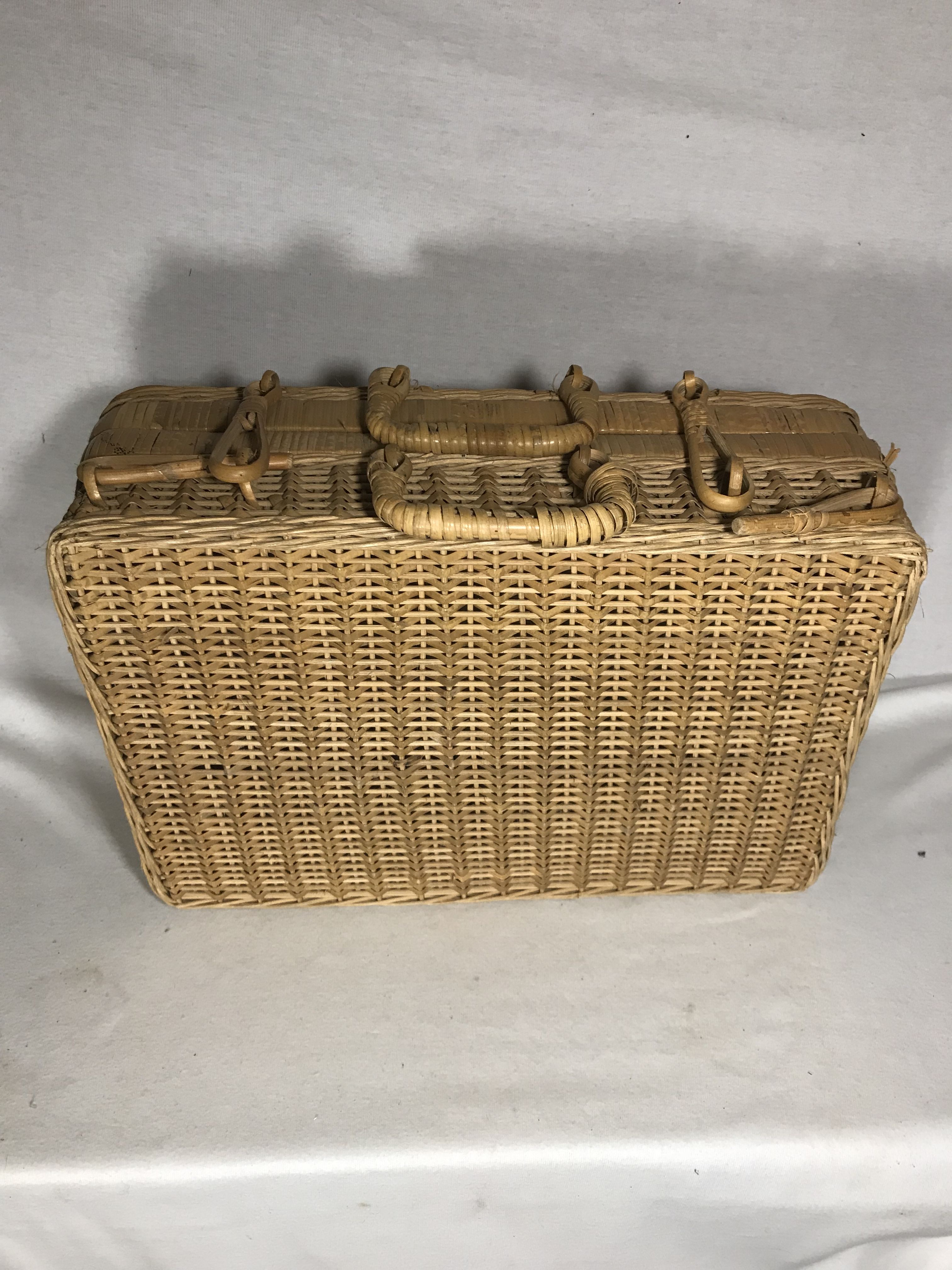 Old picnic basket 60s rattan wicker vintage