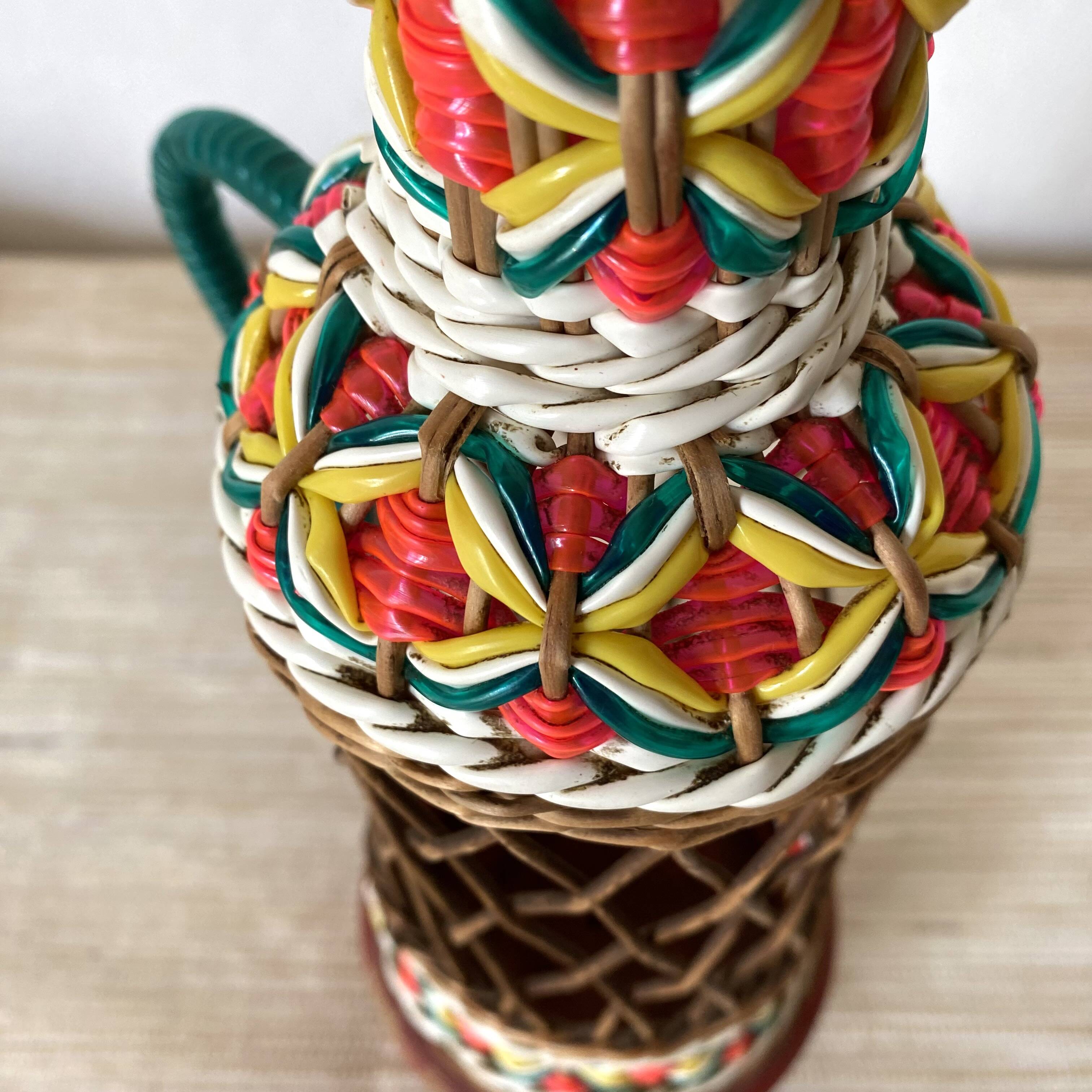 Carafe vintage en osier et scoubidou