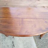Extendable oval table