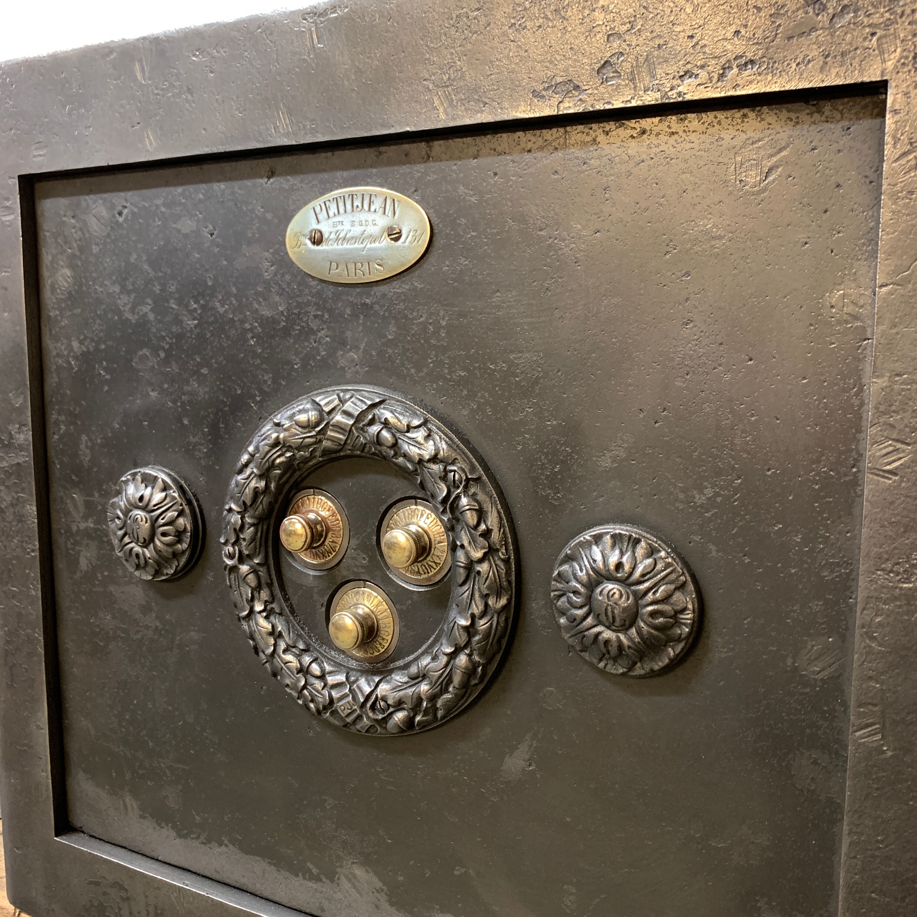 Former industrial safe 19th Petitjean Paris
