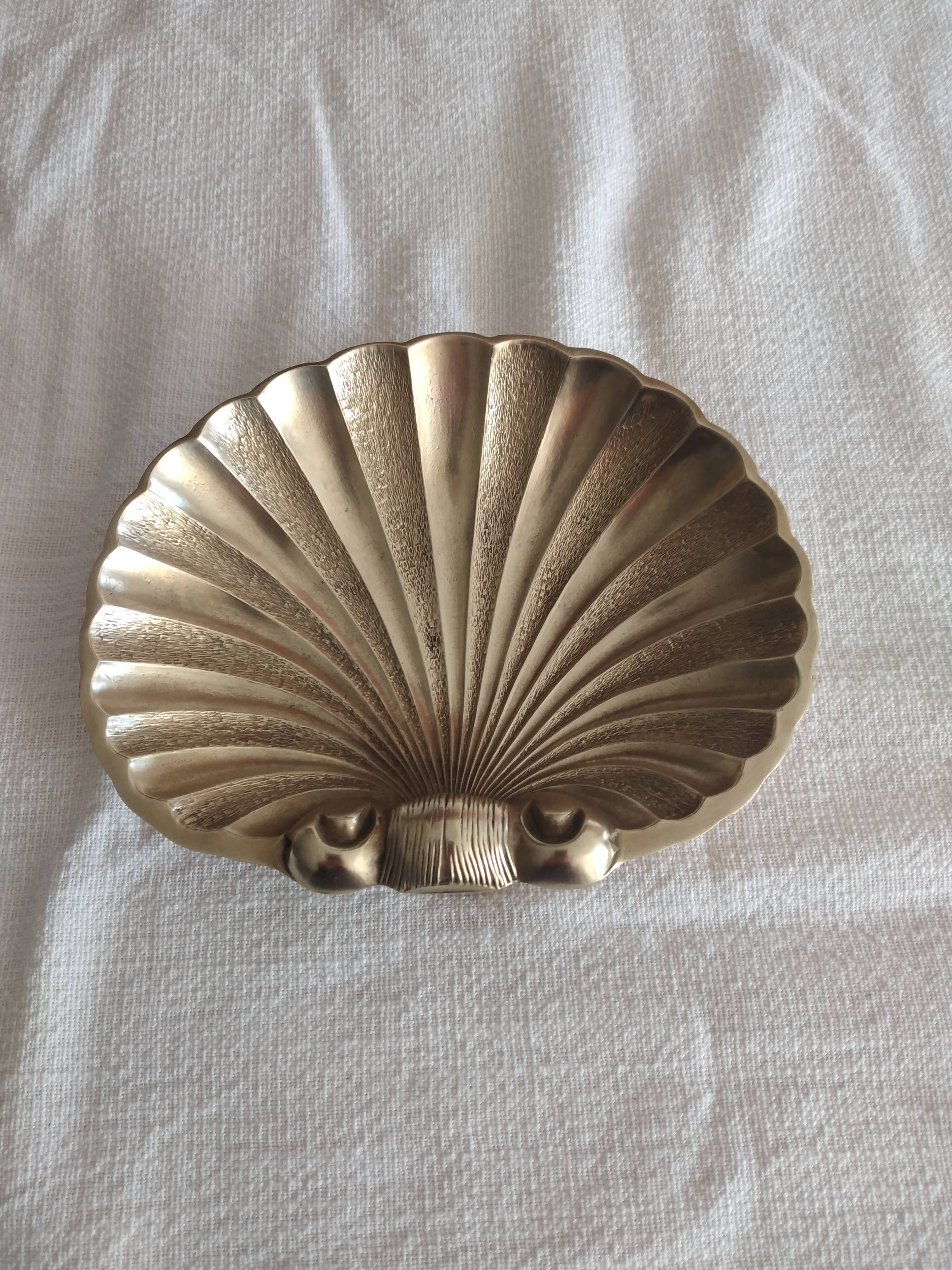 Bronze shell ashtray or pocket emptier