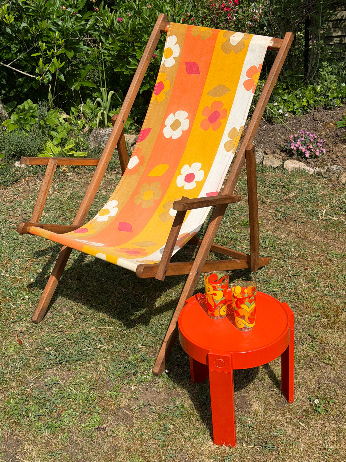 Vintage "Flower Power" Deckchair – 1970s Floral Fabric