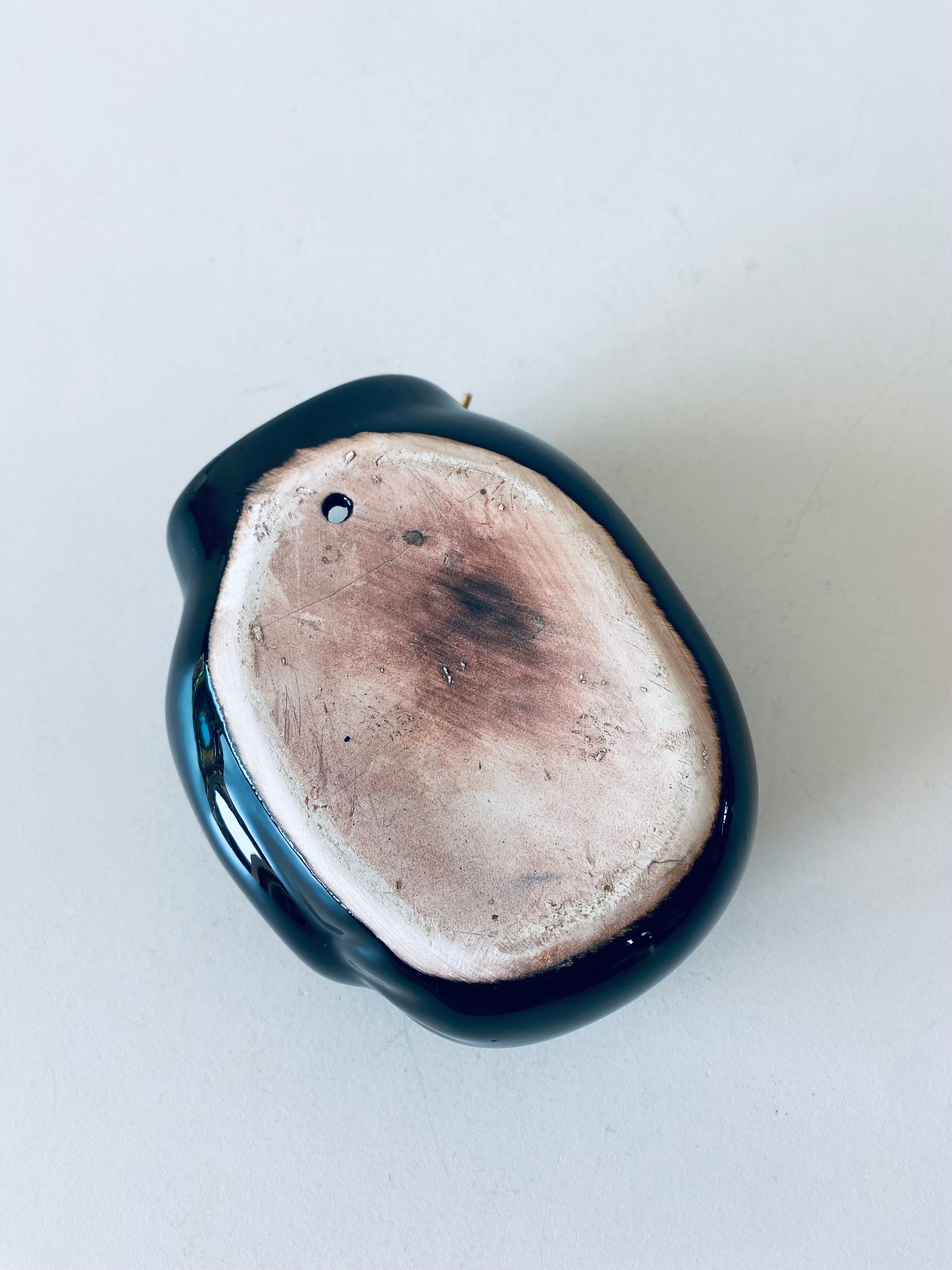 Empty pocket ceramic boxing glove