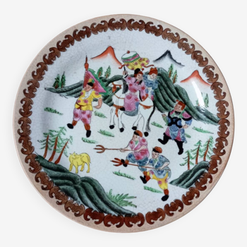 Assiette porcelaine polychrome antique asiatique, scène chasse