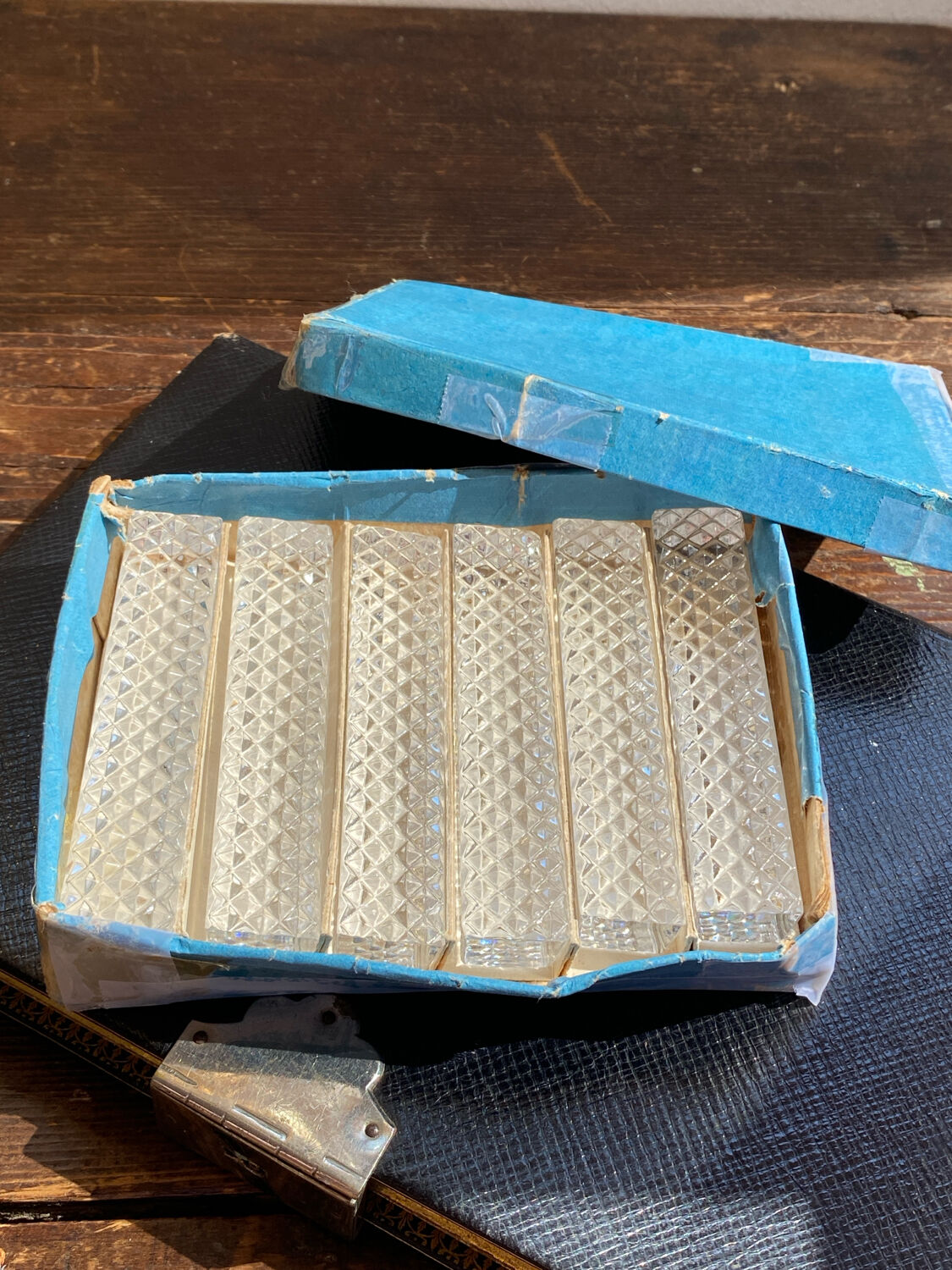 Crystal knife rest, diamond tip