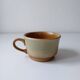 Tasse grès village beige et bleu vert signée