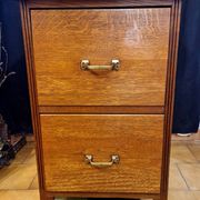 Oak workshop furniture with 2 drawers