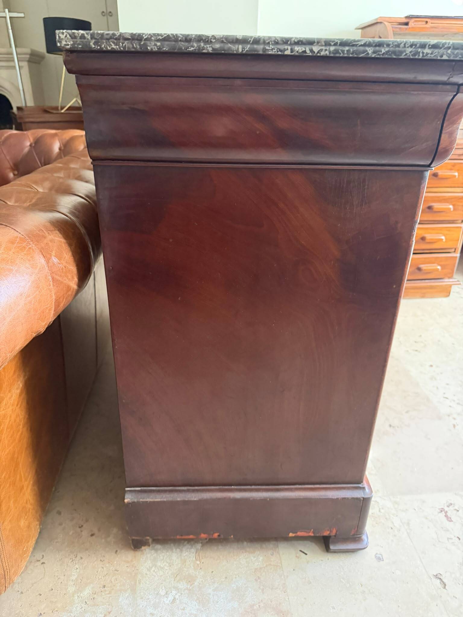 Louis-Philippe mahogany commode with flame finish – 4 drawers – Marble top