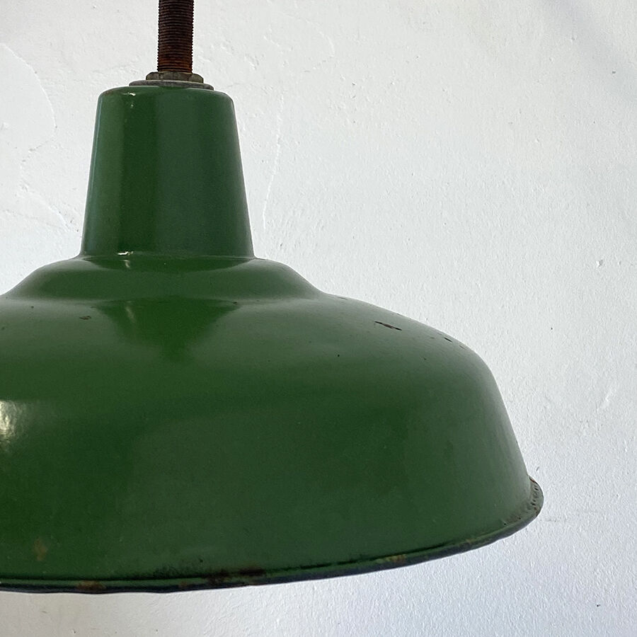 Vintage industrial suspension 50's in green enamelled sheet metal