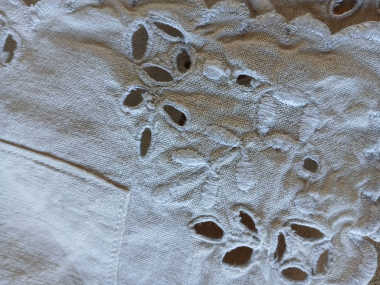 Antique flat sheet and 2 pillowcases set