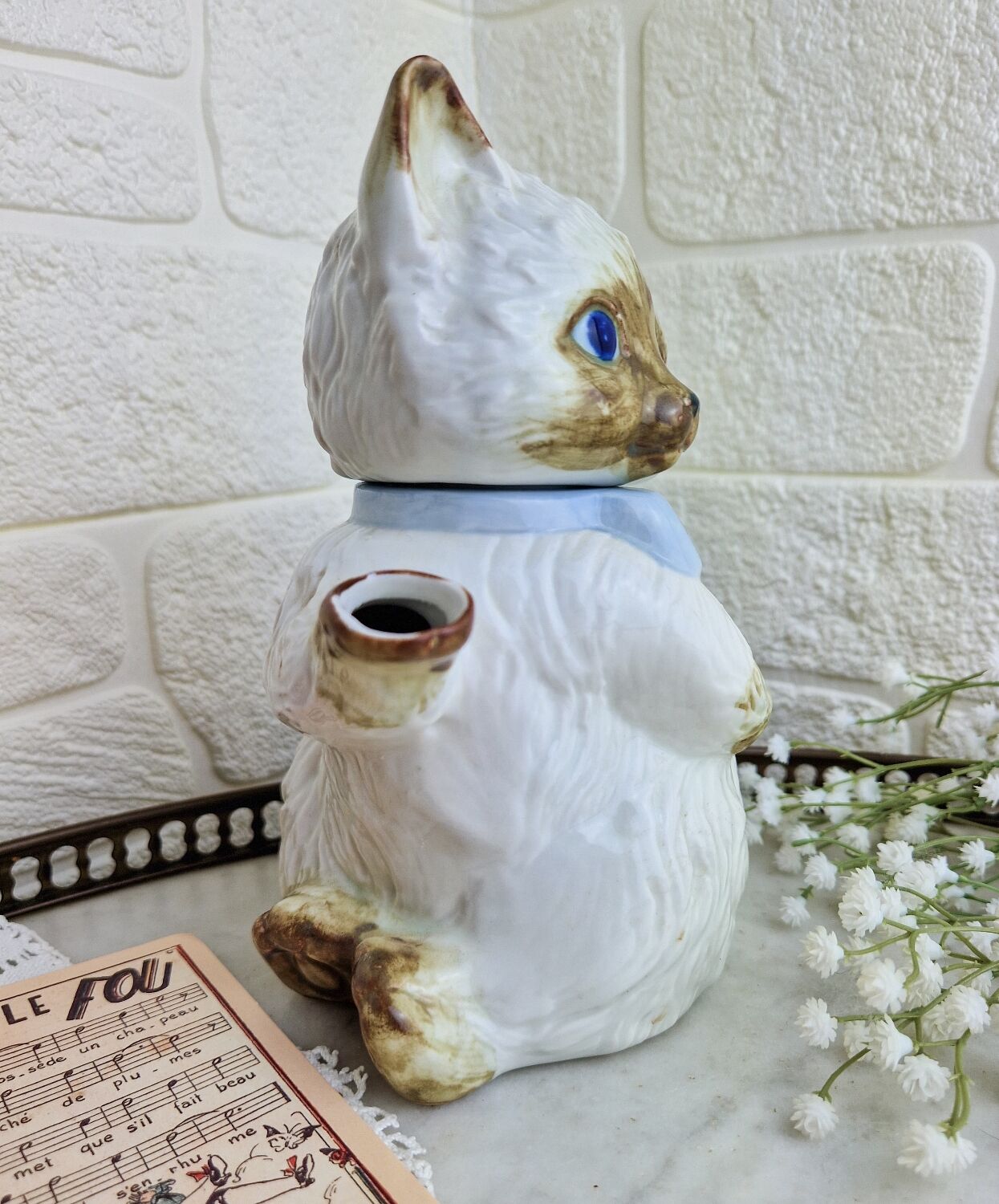 Vintage Japanese teapot in the shape of a ceramic cat