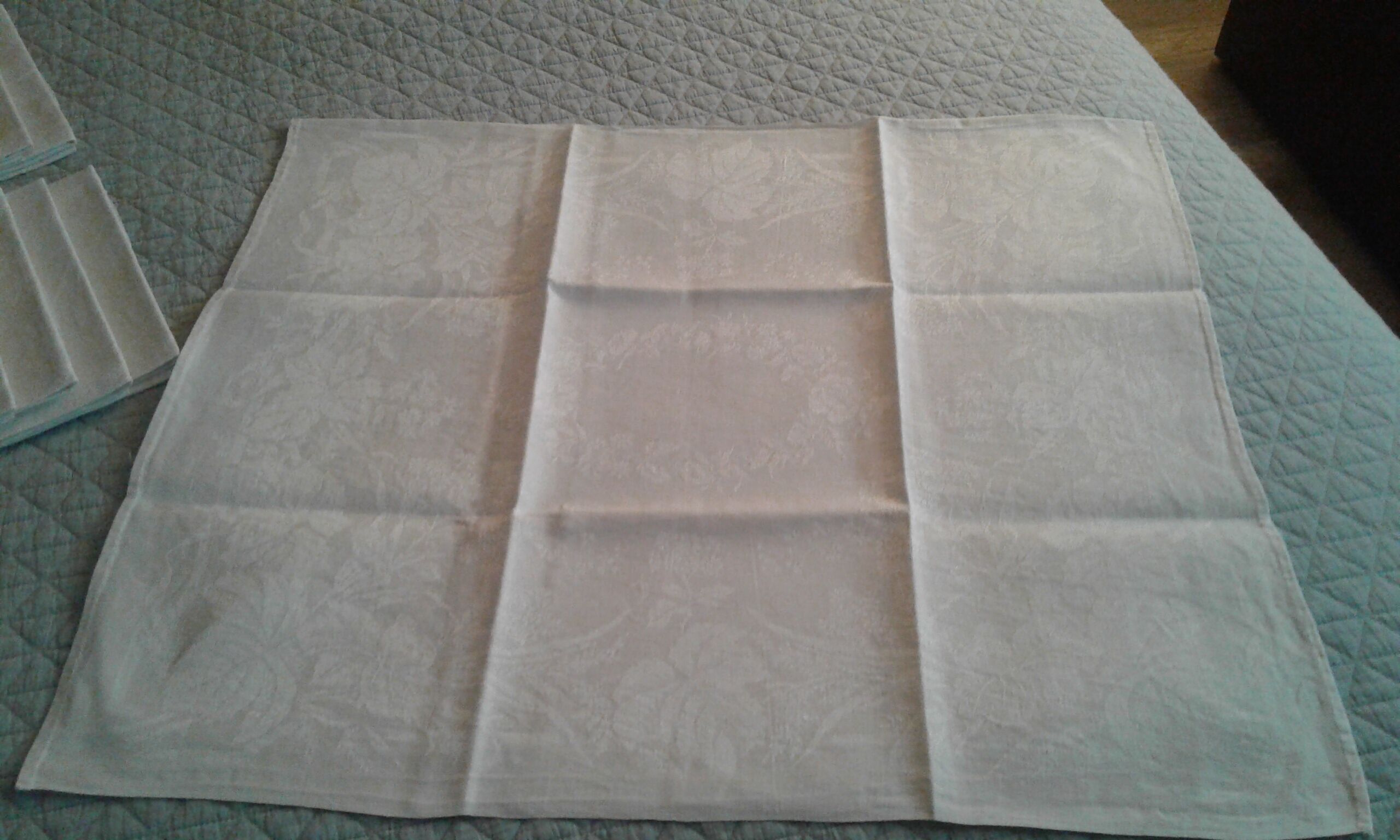 12 towels damask fabric Lin /Soie .decors foliage and coat of arms