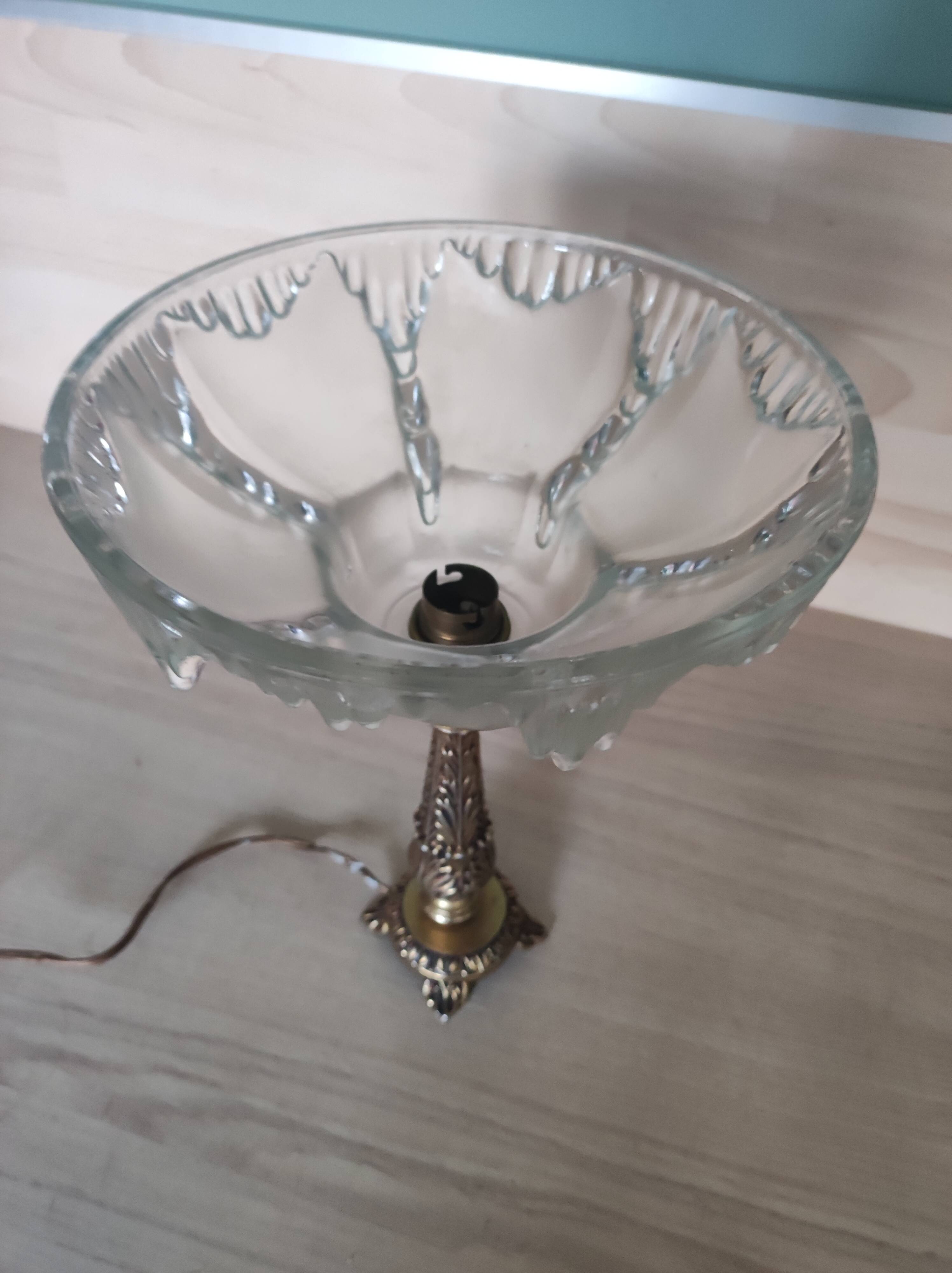 Chiseled bronze foot lamp, ezan glass basin art deco style