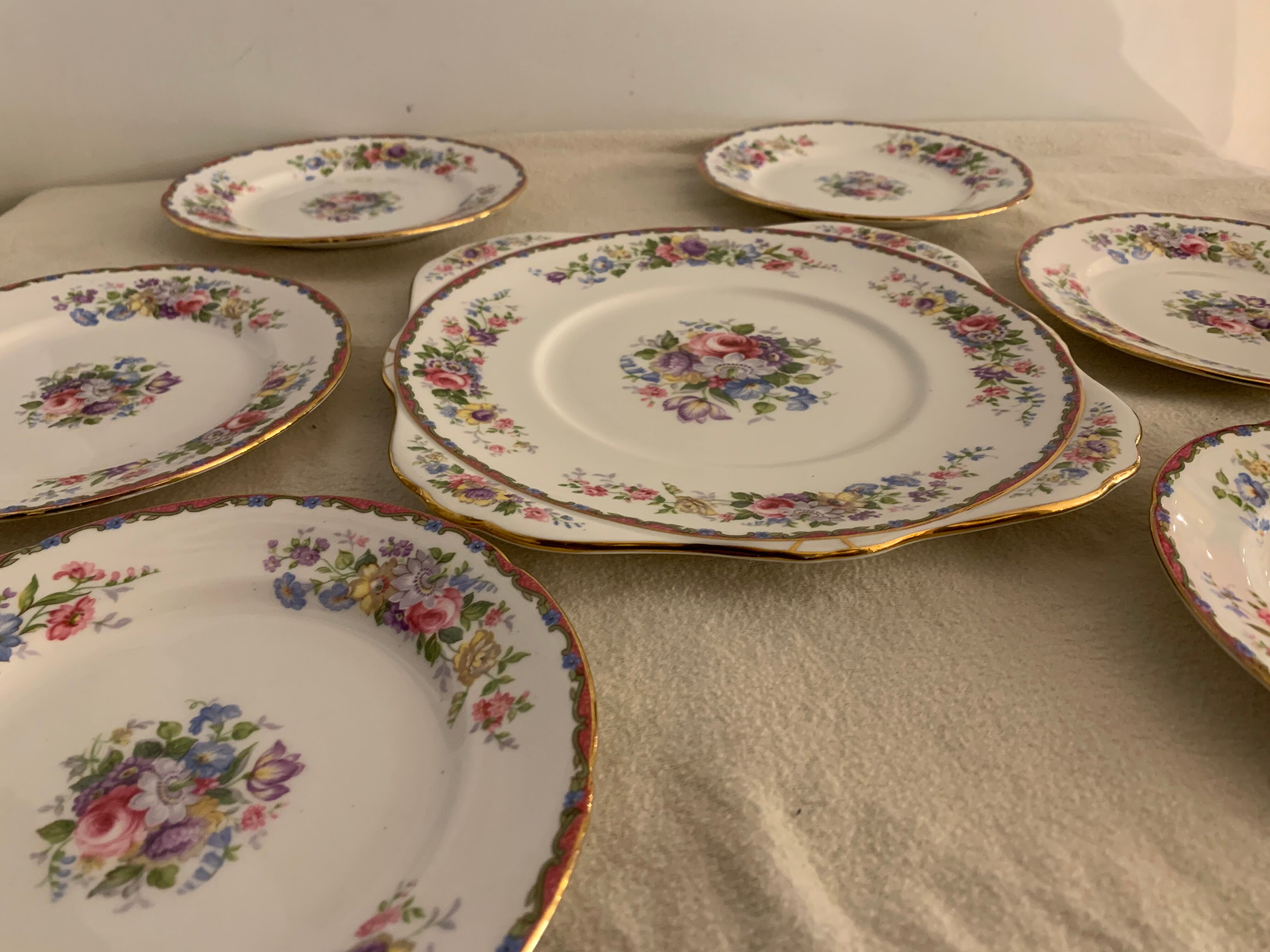 English dessert service 6 plates and 1 Grafton Royal dish