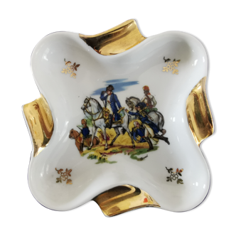 Cendrier en porcelaine représentant une bataille de Napoléon