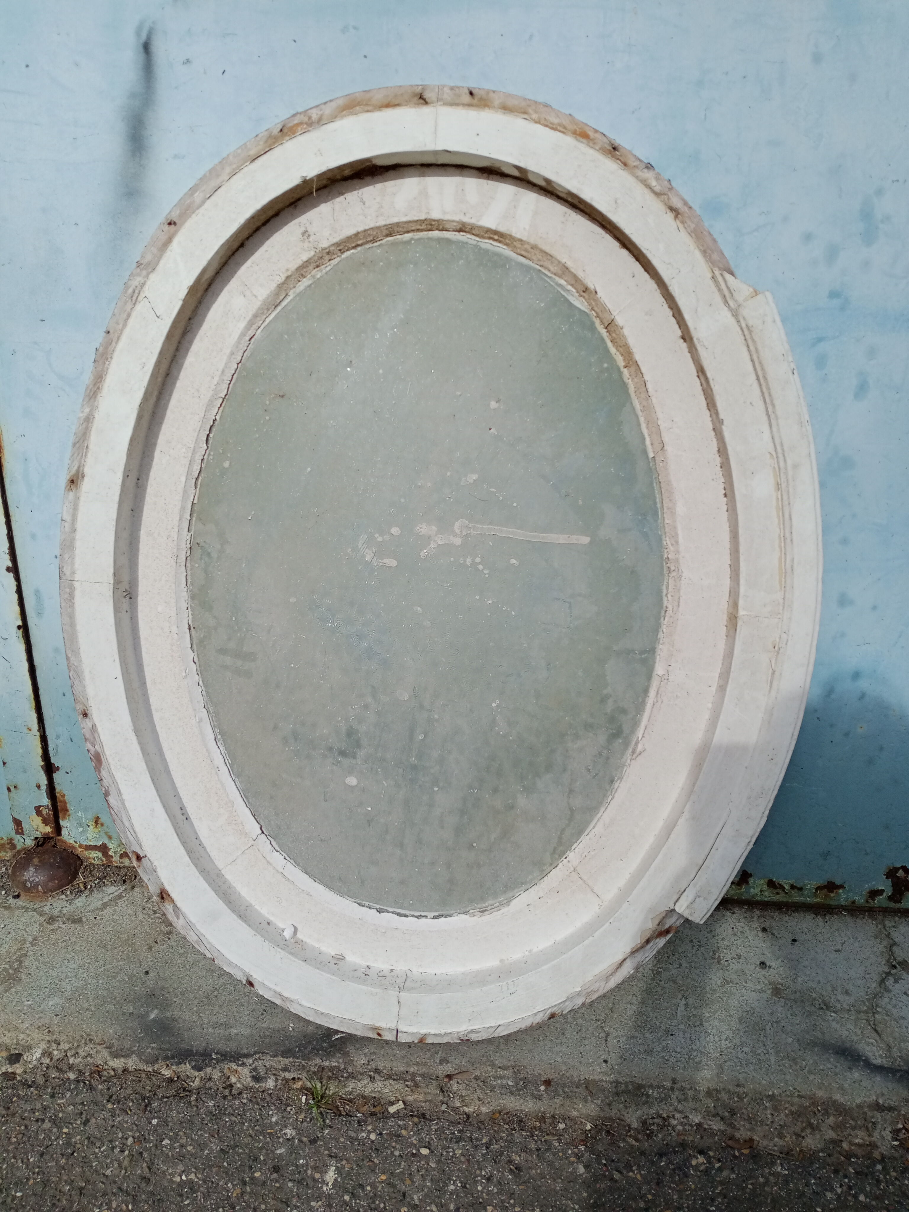 Old "beef eye" window