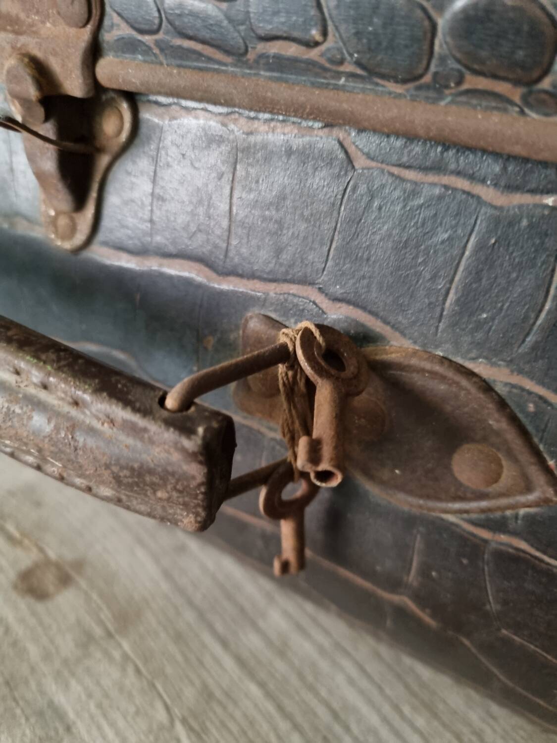 Vintage suitcase 1930