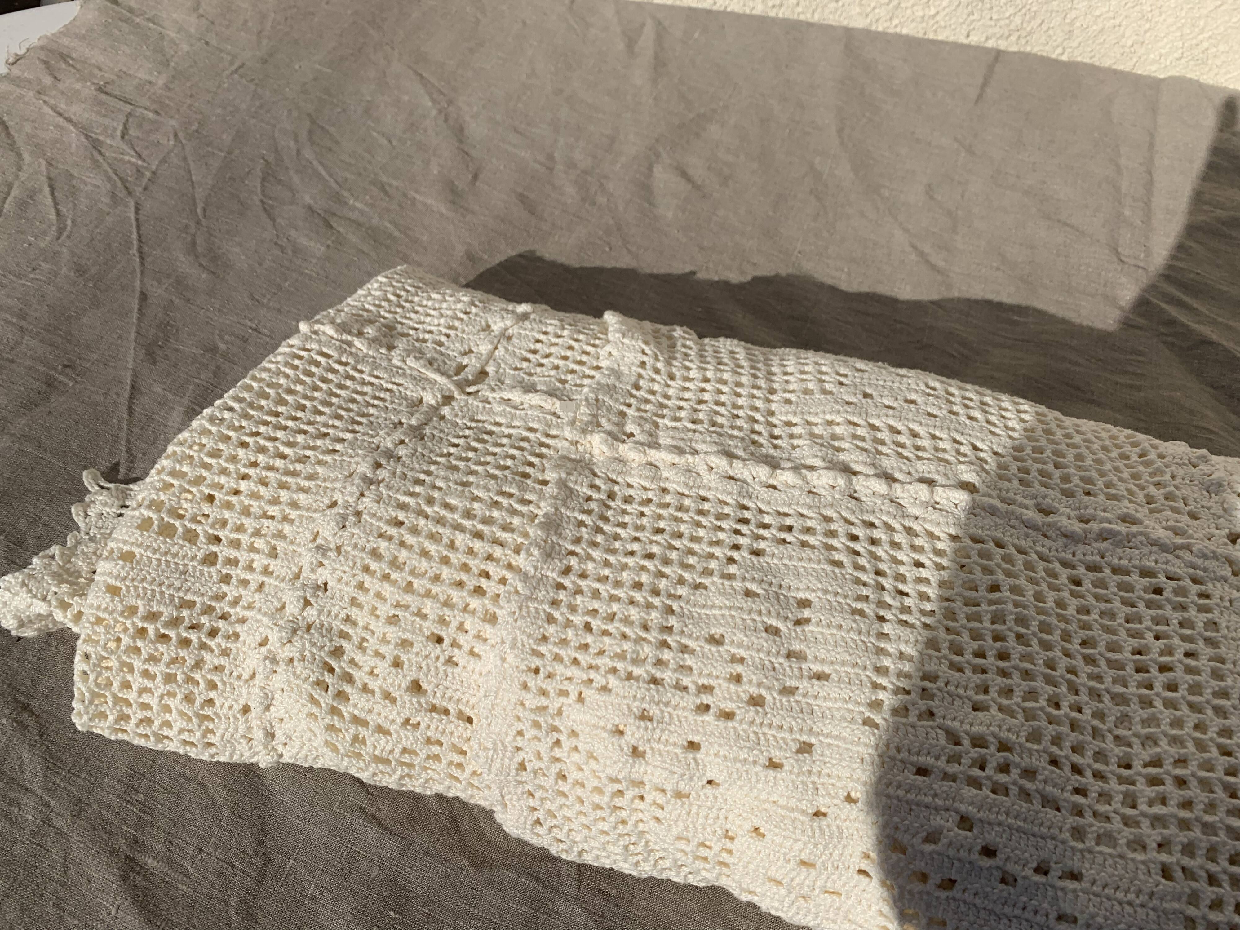 Plaid, dessus de lit couverture au crochet, blanc casse fait main, en coton vintage