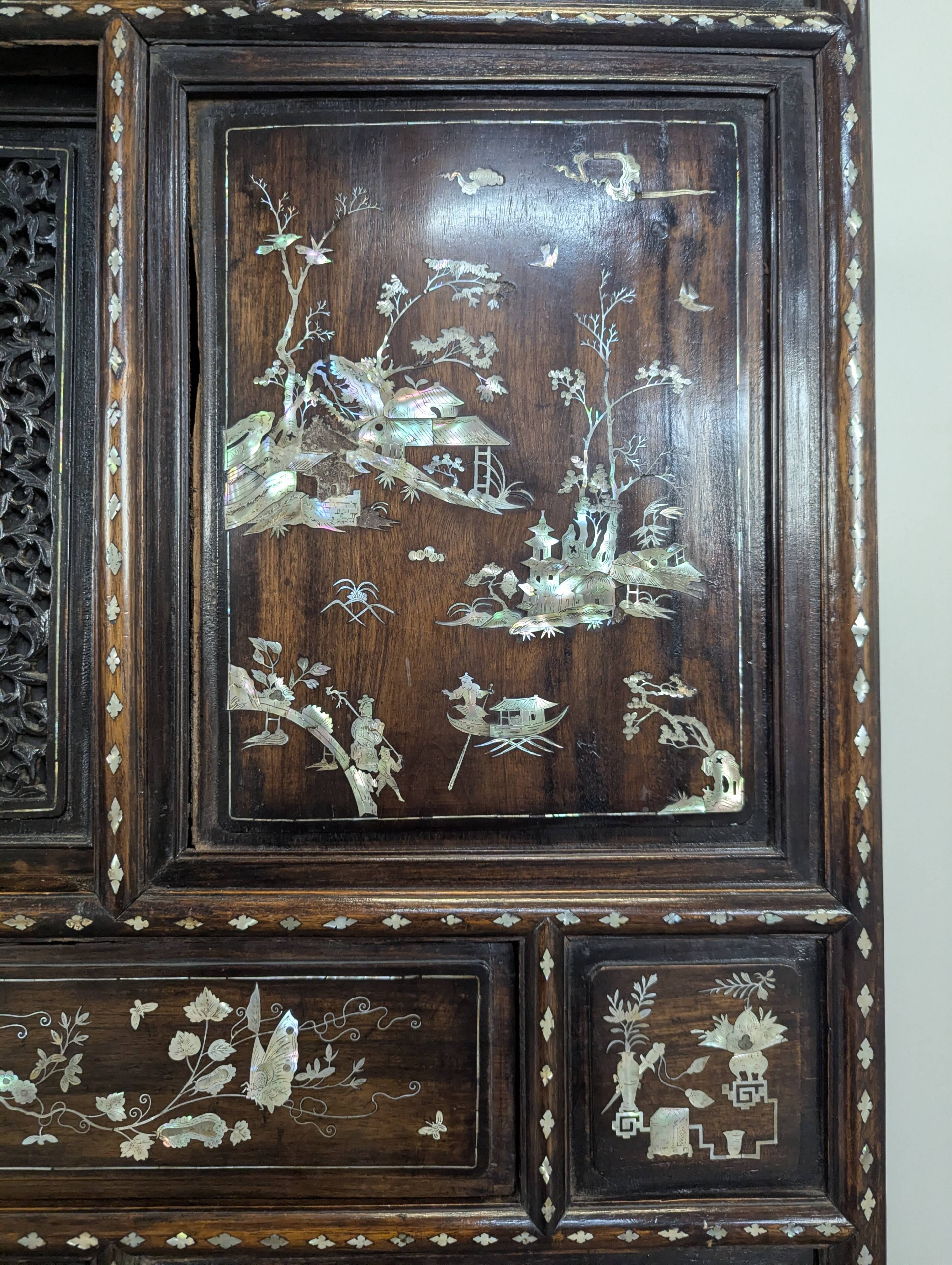 Cabinet Indochine Vietnam en bois exotique marqueterie de nacre
