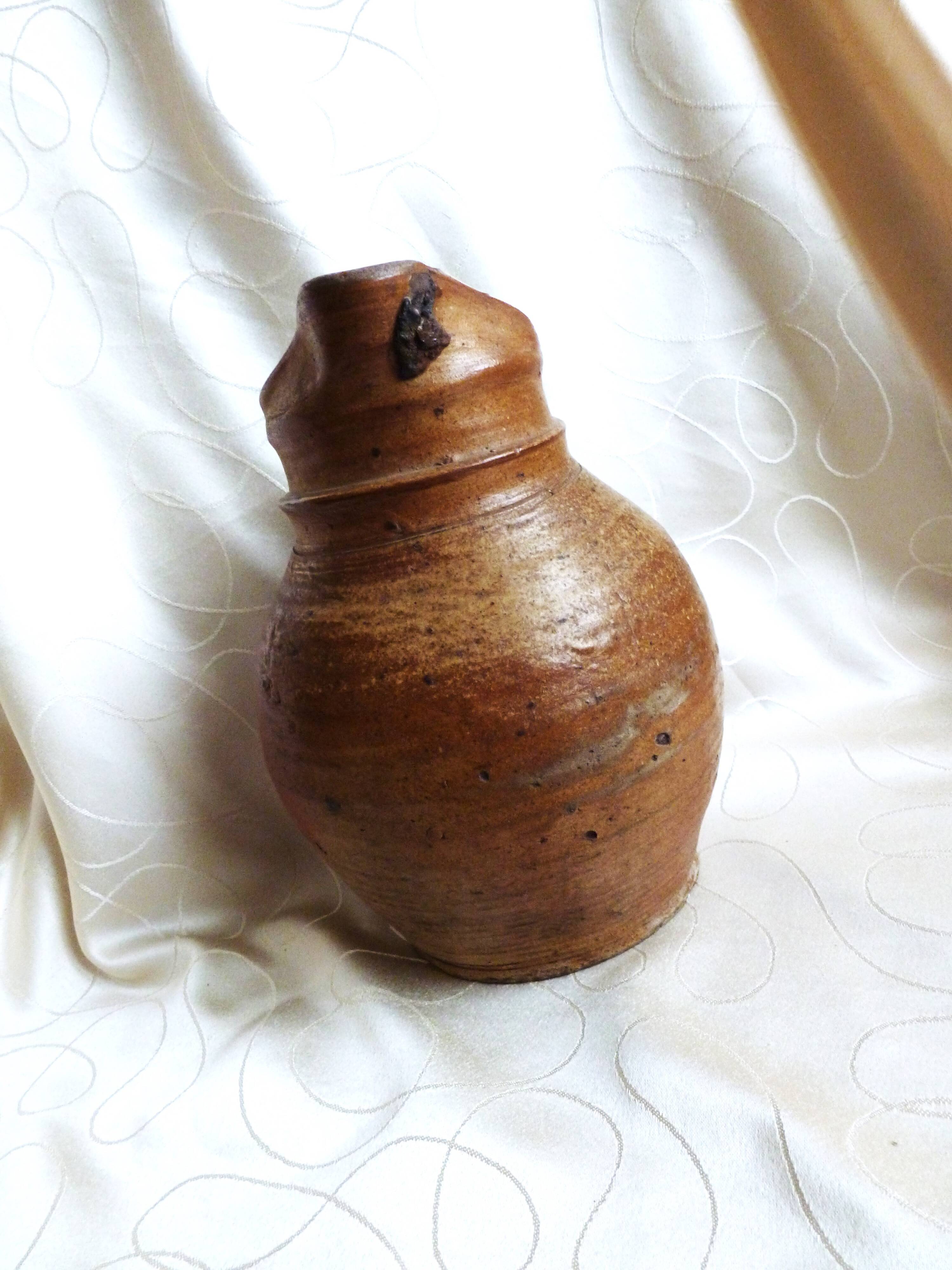 Ancienne cruche de ferme en grès; pichet à eau, vins, cidre... en grès.
