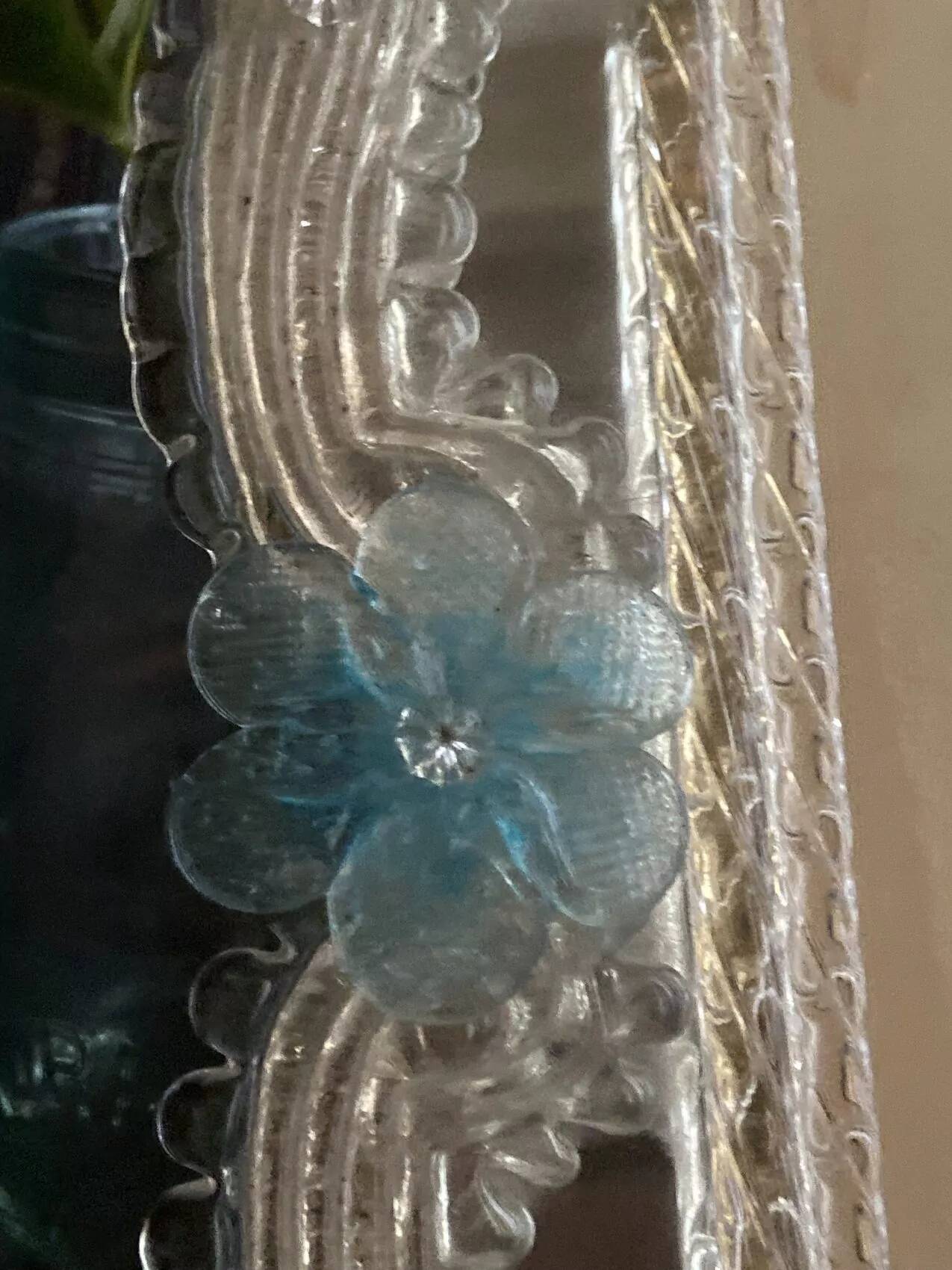 Miroir rectangulaire en verre de Murano aux fleurs bleues – Années 50