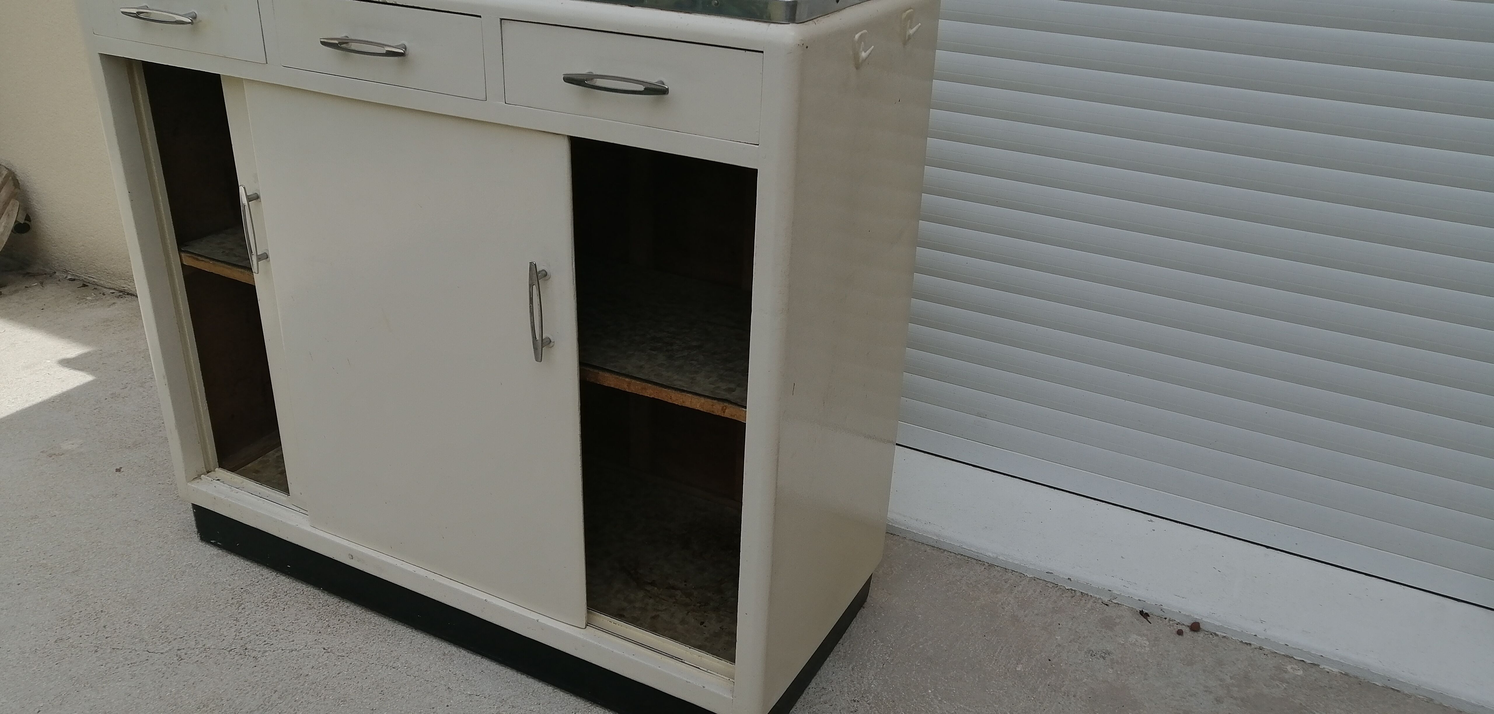Buffet sliding doors 50/60 years