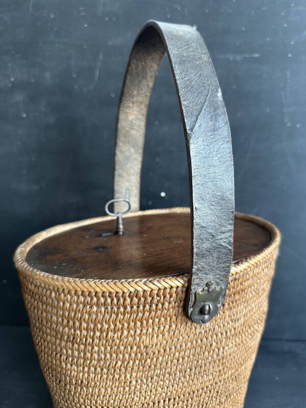 Ancien sac panier en vannerie, bois et cuir, XIXe siècle