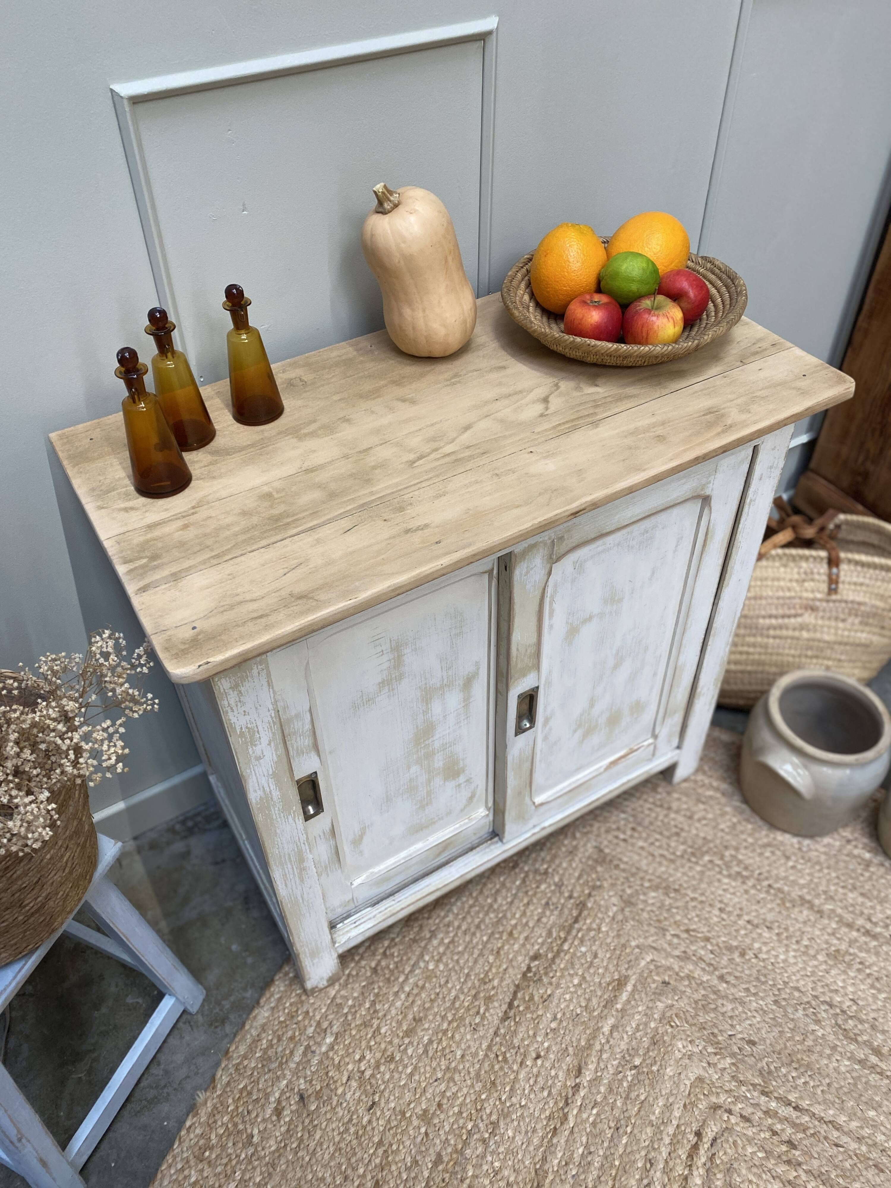 Petit buffet bas, portes coulissantes