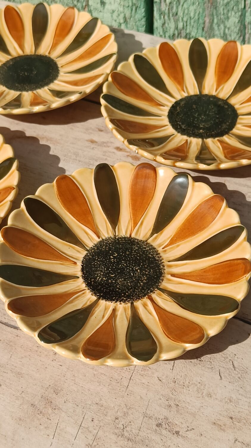 Sunflower bowls from Gien