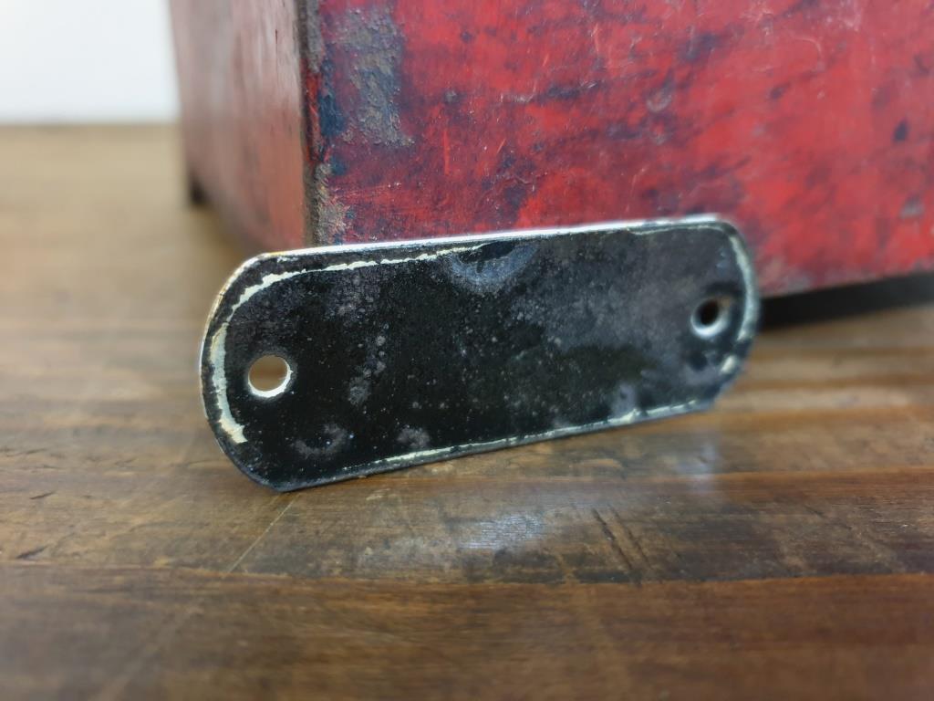 Enamelled plate socket 220V