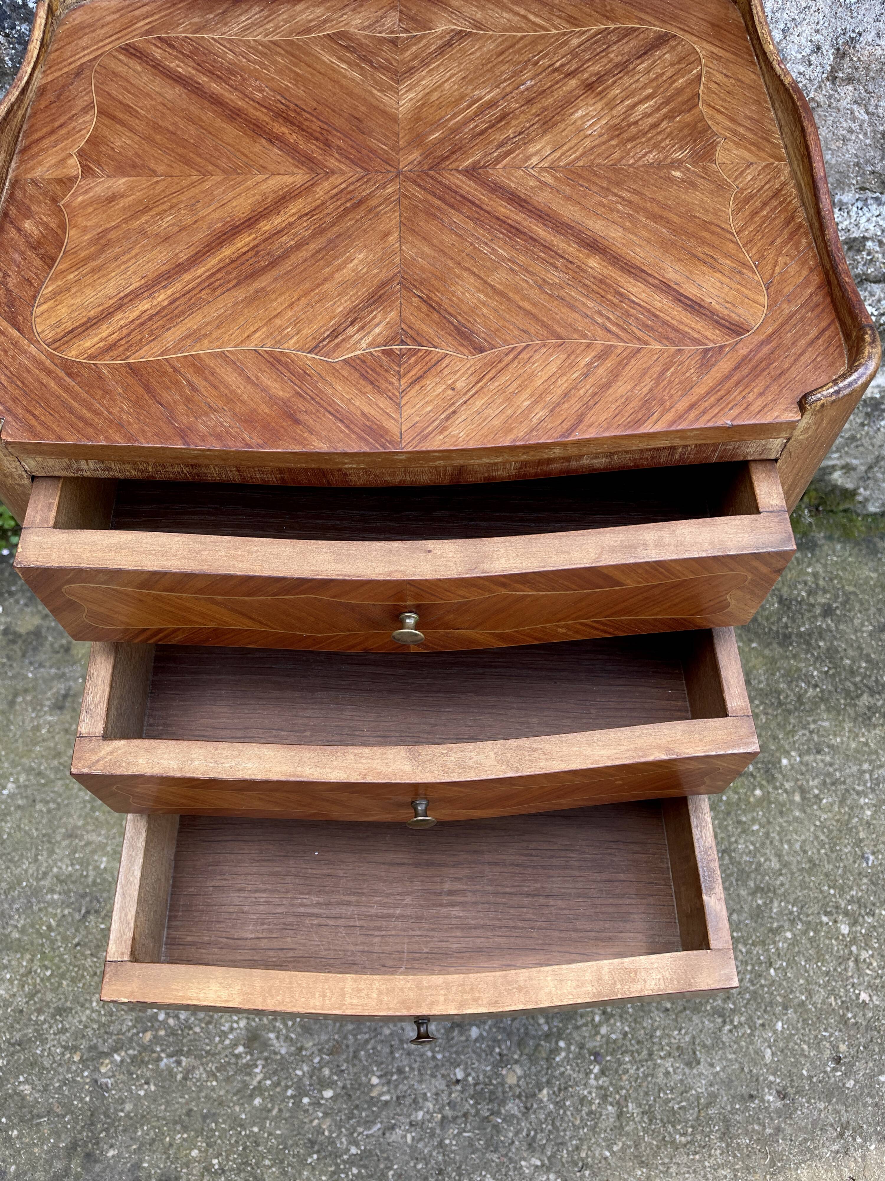 Meuble de chevet marqueté Louis XV