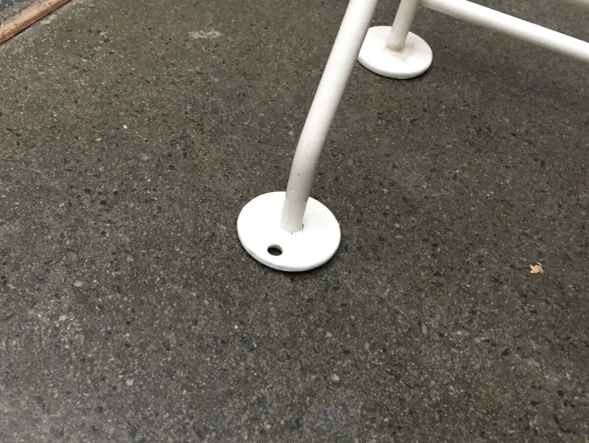 Mid-century modern minimalist metal coat rack from the 1960s.