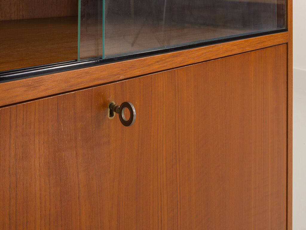 Furniture with showcase and lid