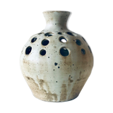 Ceramic vase pique flowers