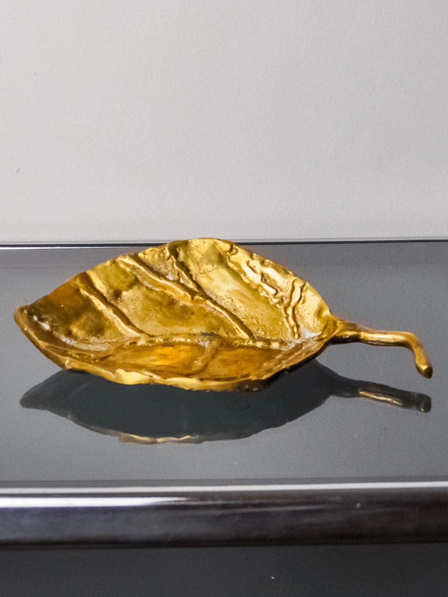 Brutalist leaf tray by David Marshall in bronze, 1970s